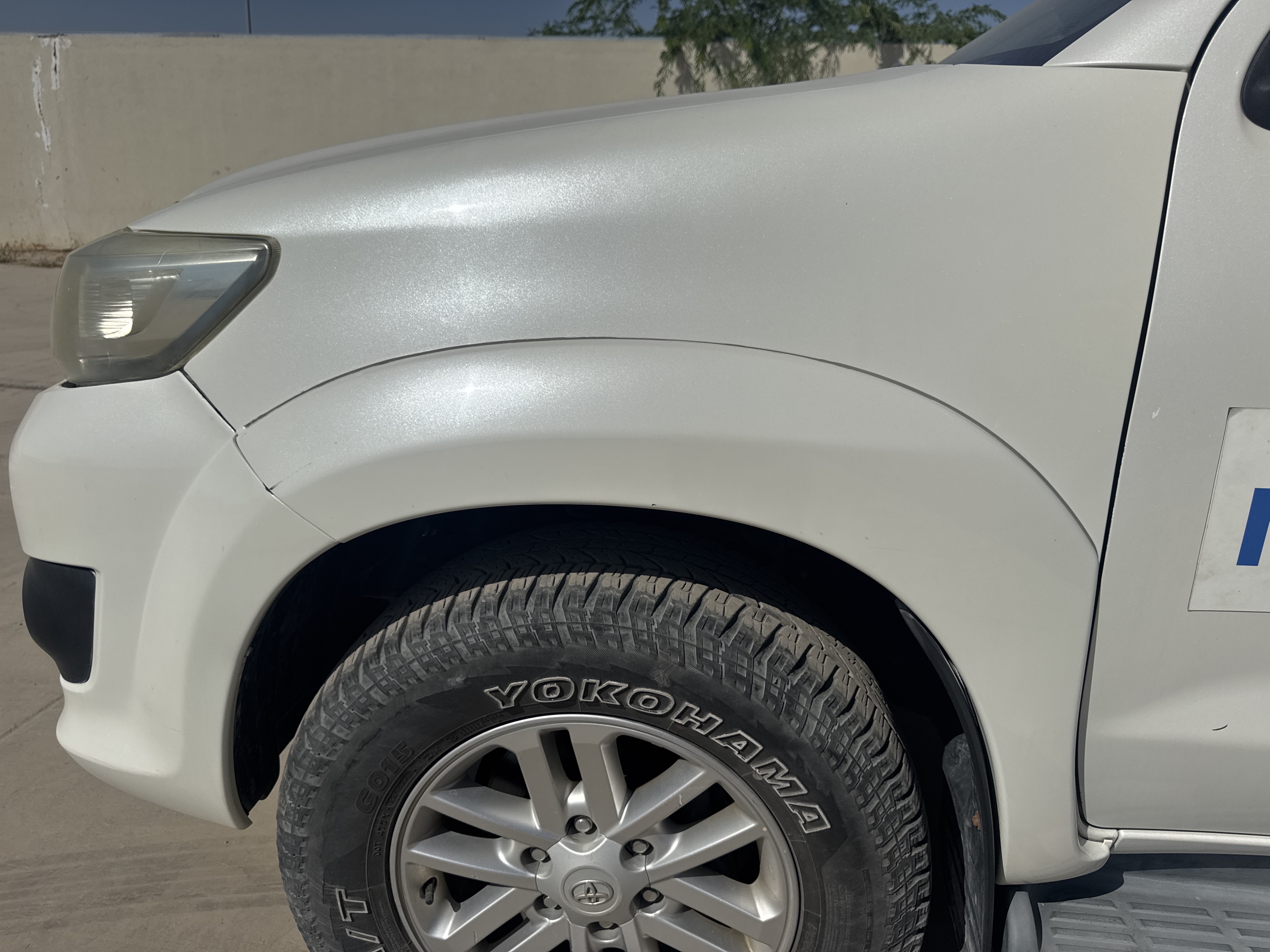SUV-002-Toyota-Fortuner-SUVs-inspection-Exterior-Front-left-fender-1