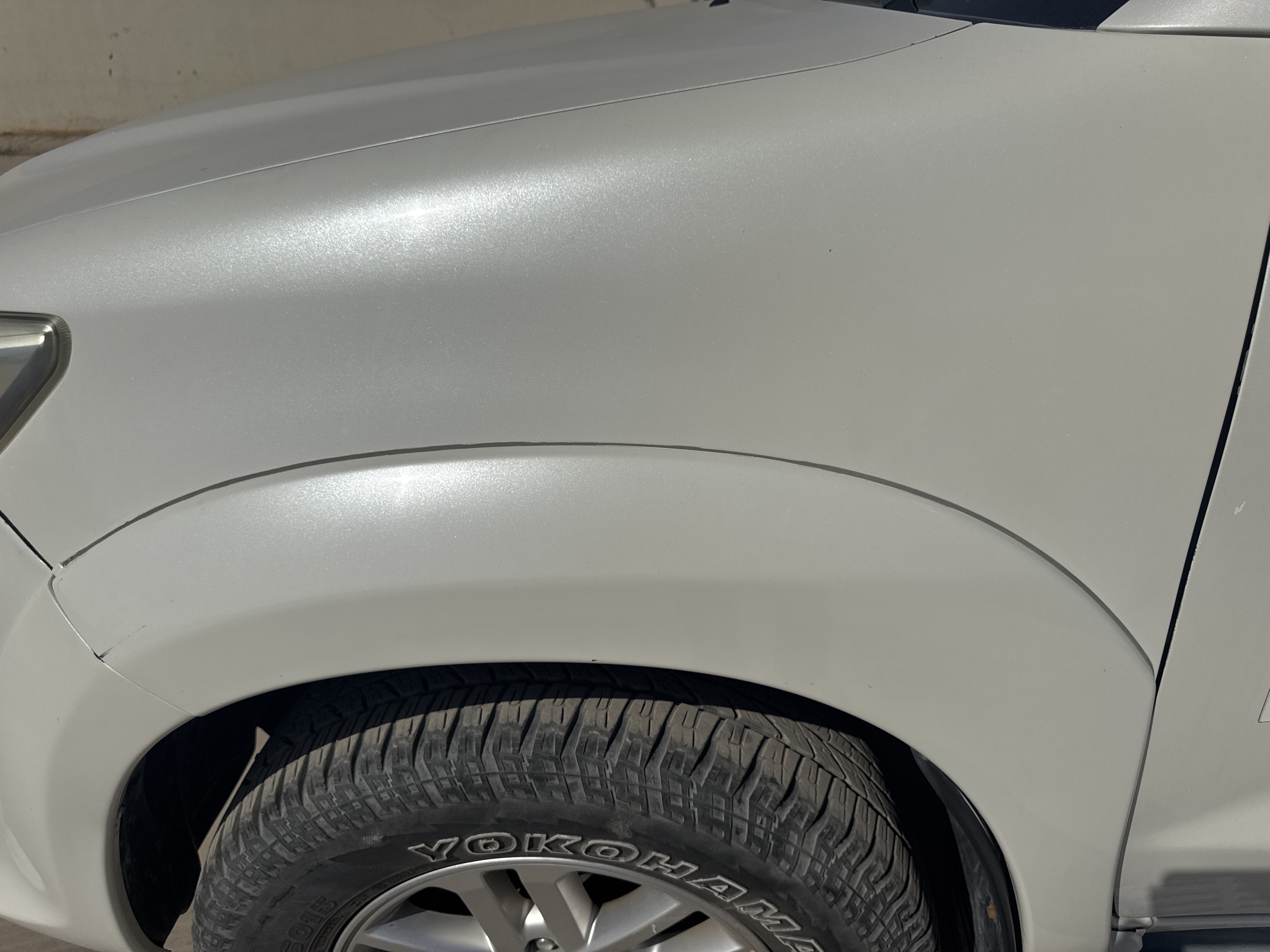 SUV-002-Toyota-Fortuner-SUVs-inspection-Exterior-Front-left-fender-1