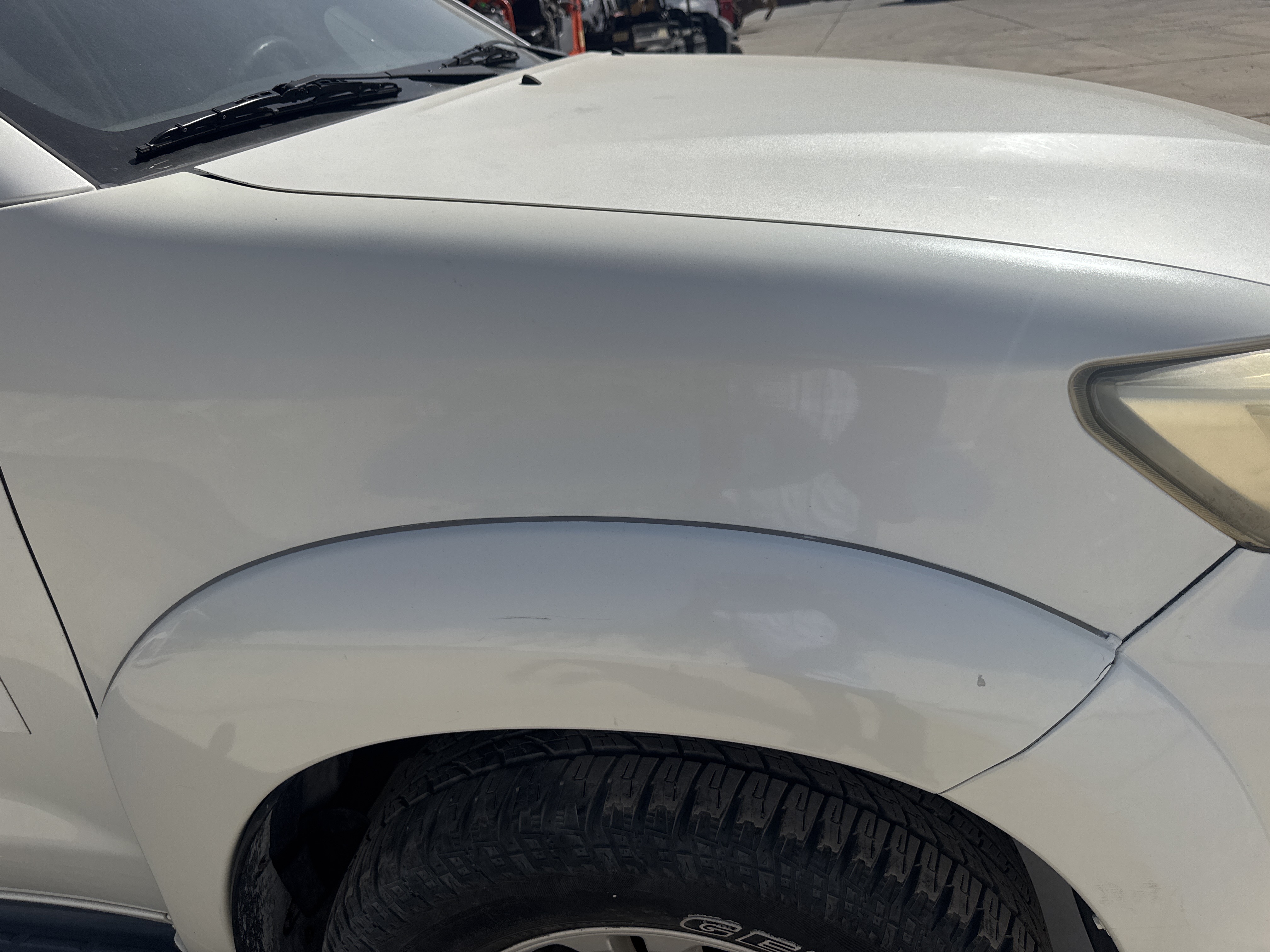 SUV-002-Toyota-Fortuner-SUVs-inspection-Exterior-Front-right-fender-1