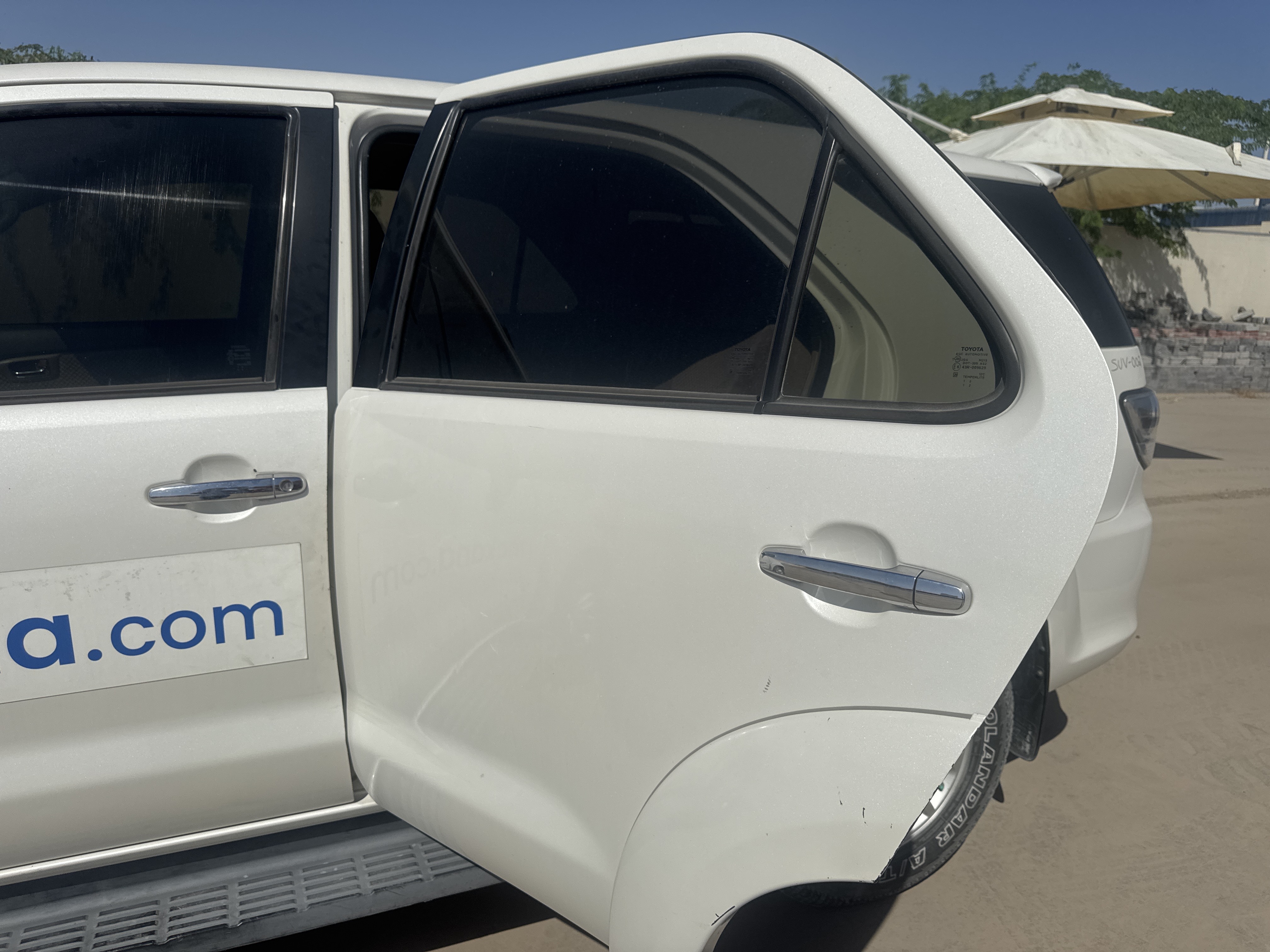 SUV-002-Toyota-Fortuner-SUVs-inspection-Exterior-Rear-left-door-1