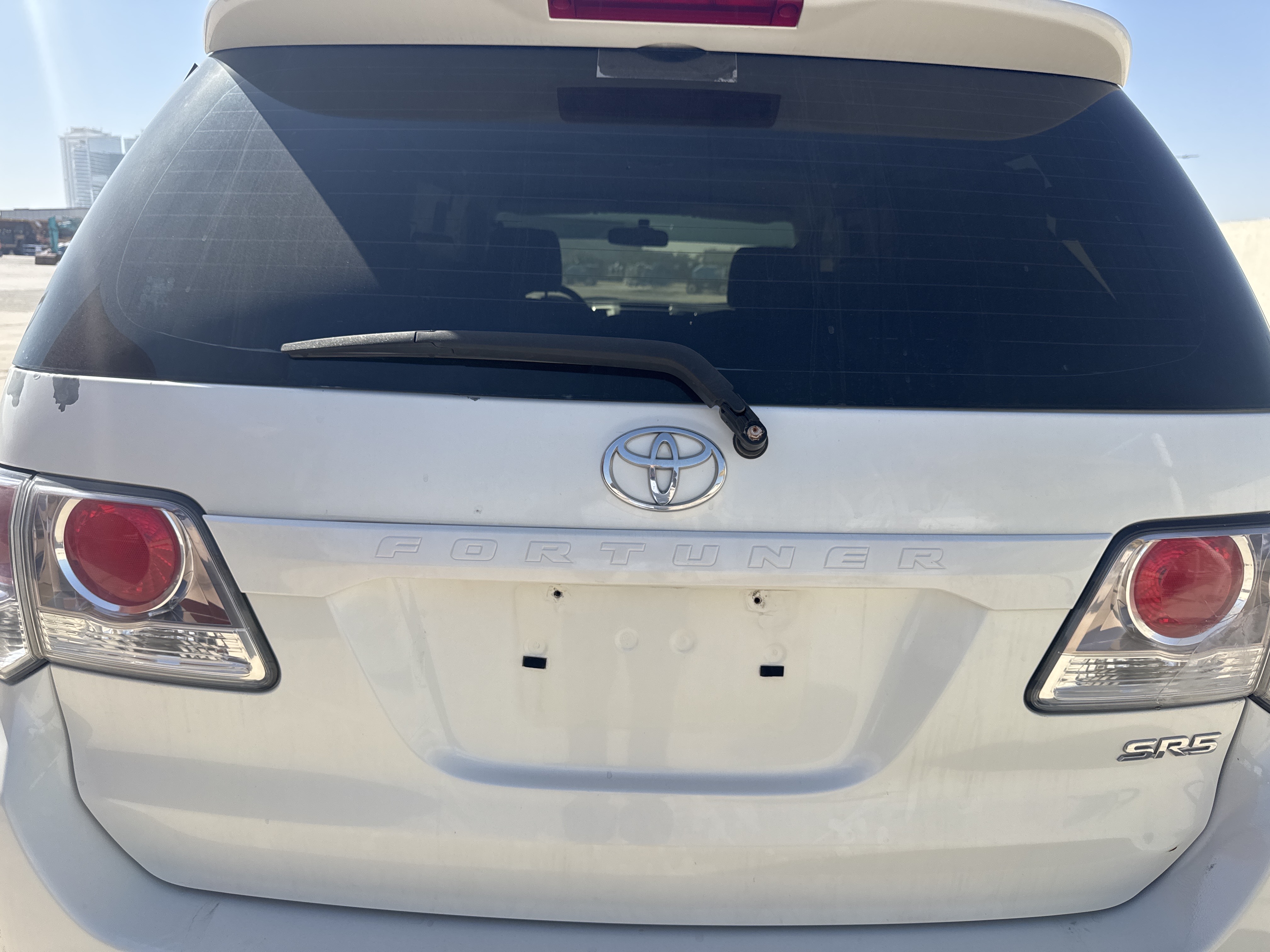 SUV-002-Toyota-Fortuner-SUVs-inspection-Exterior-Boot-door-1