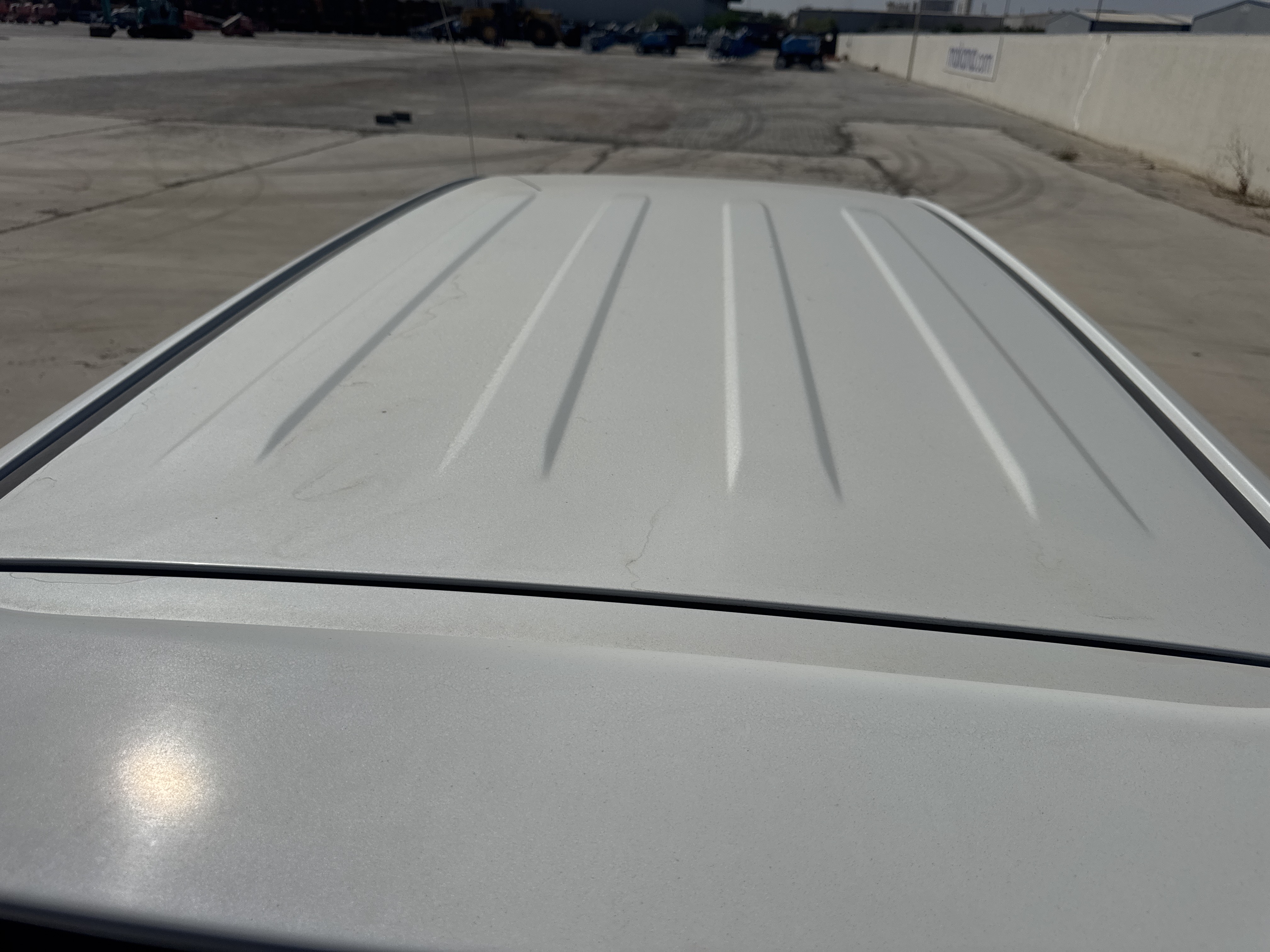 SUV-002-Toyota-Fortuner-SUVs-inspection-Exterior-Roof-panel-1