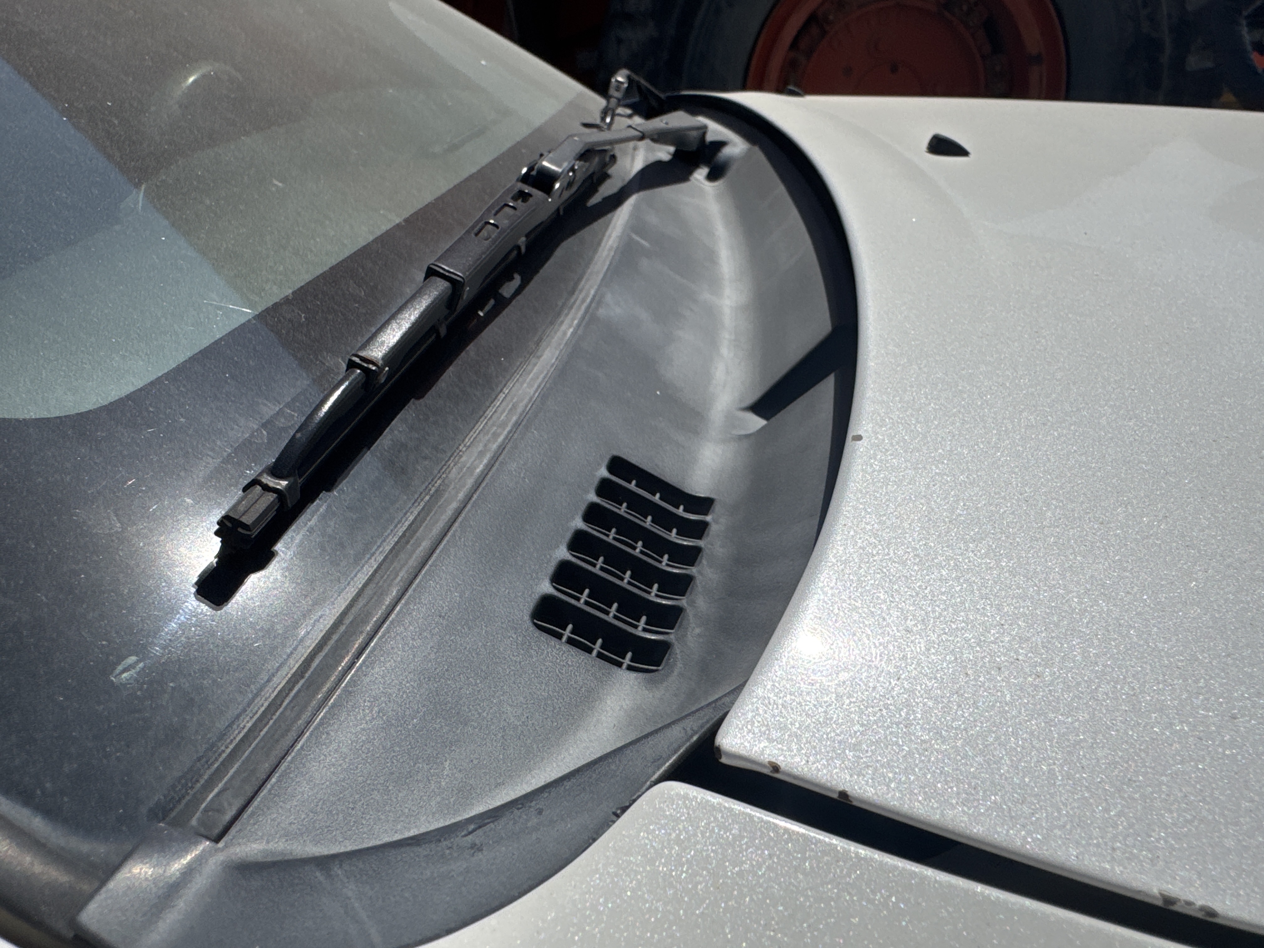 SUV-002-Toyota-Fortuner-SUVs-inspection-Exterior-Cowl-top-1