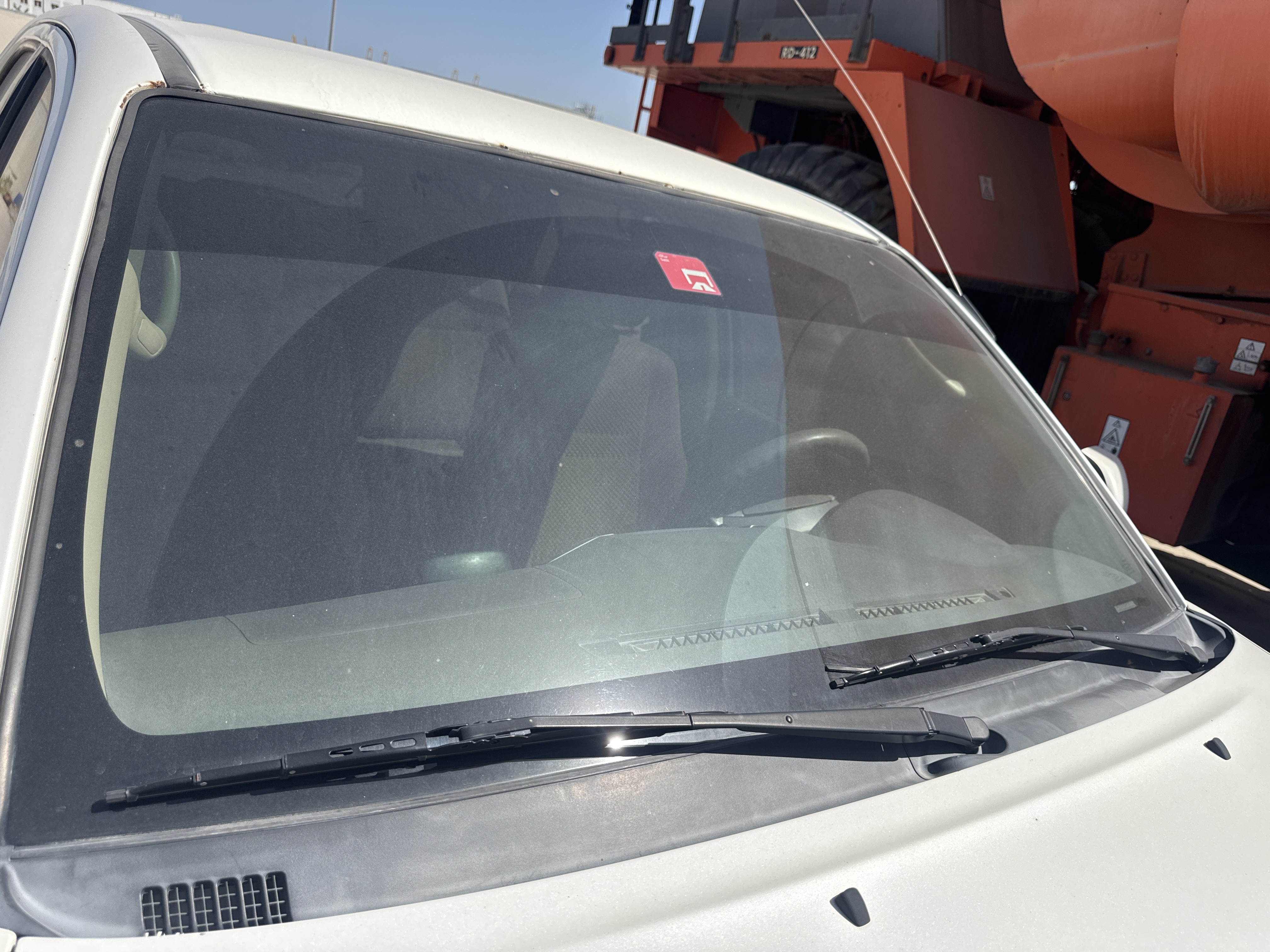 SUV-002-Toyota-Fortuner-SUVs-inspection-Exterior-Front-windshield-1