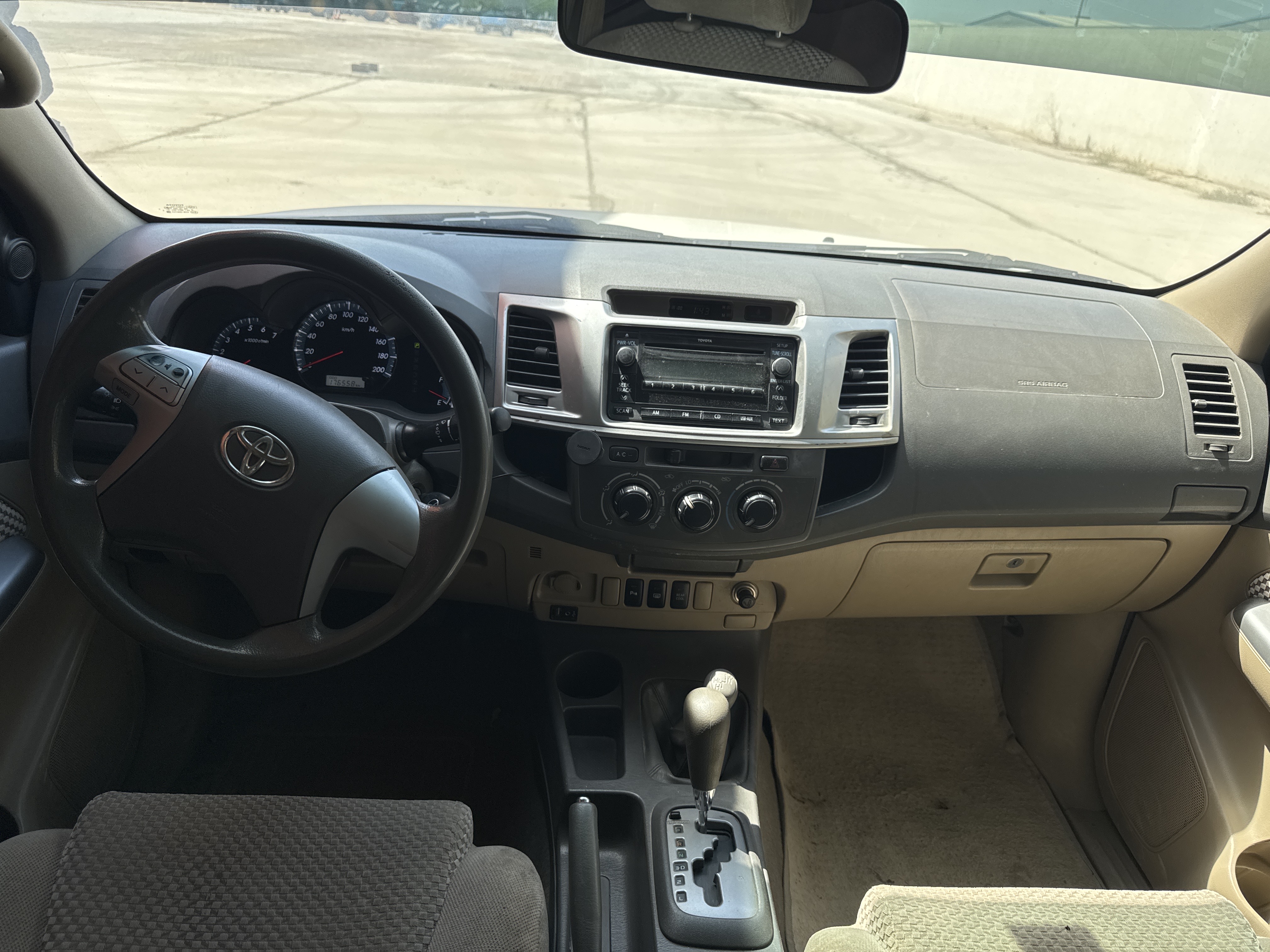 SUV-002-Toyota-Fortuner-SUVs-inspection-Interior-Dashboard-1