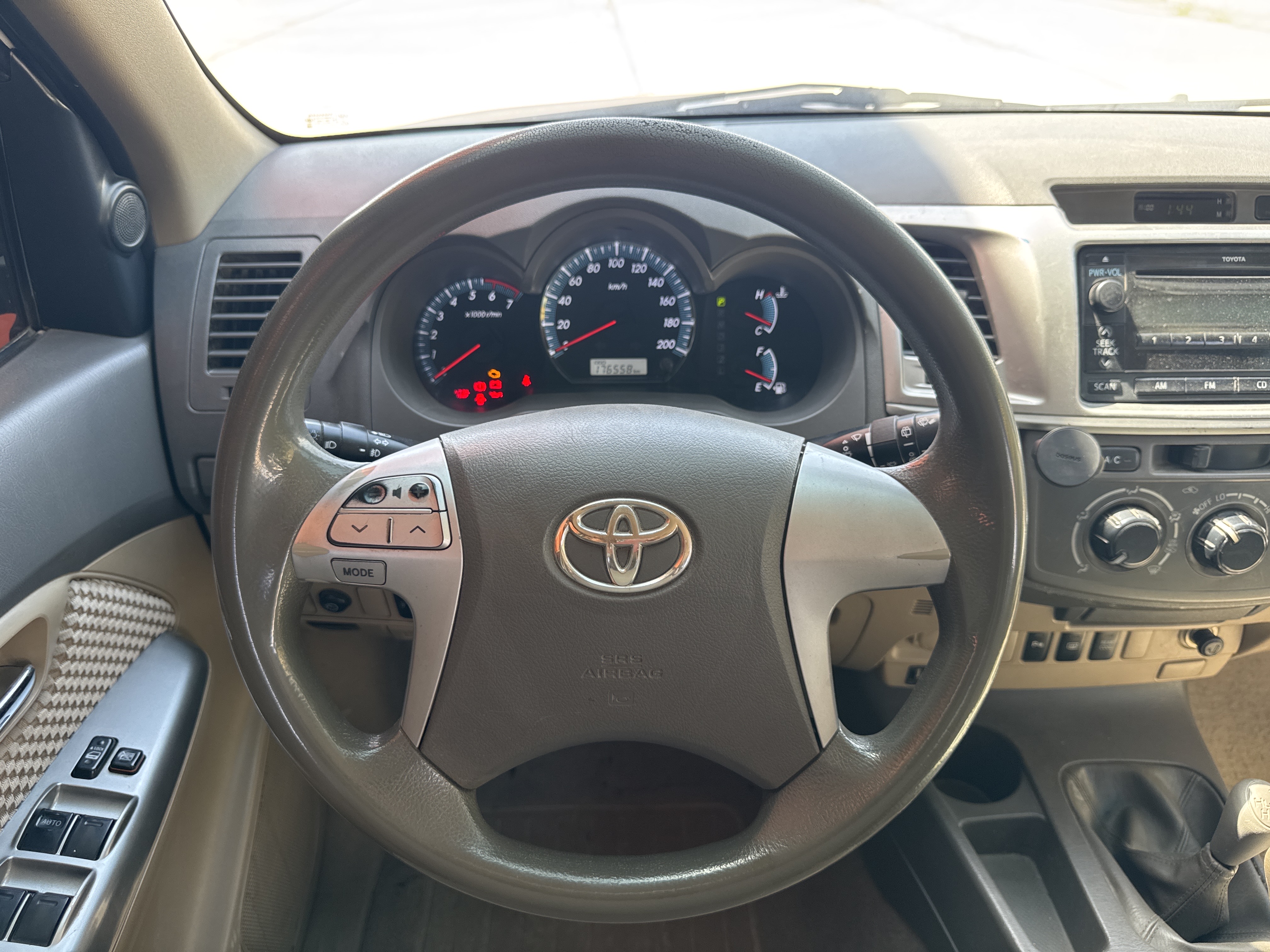 SUV-002-Toyota-Fortuner-SUVs-inspection-Interior-Steering-wheel-1