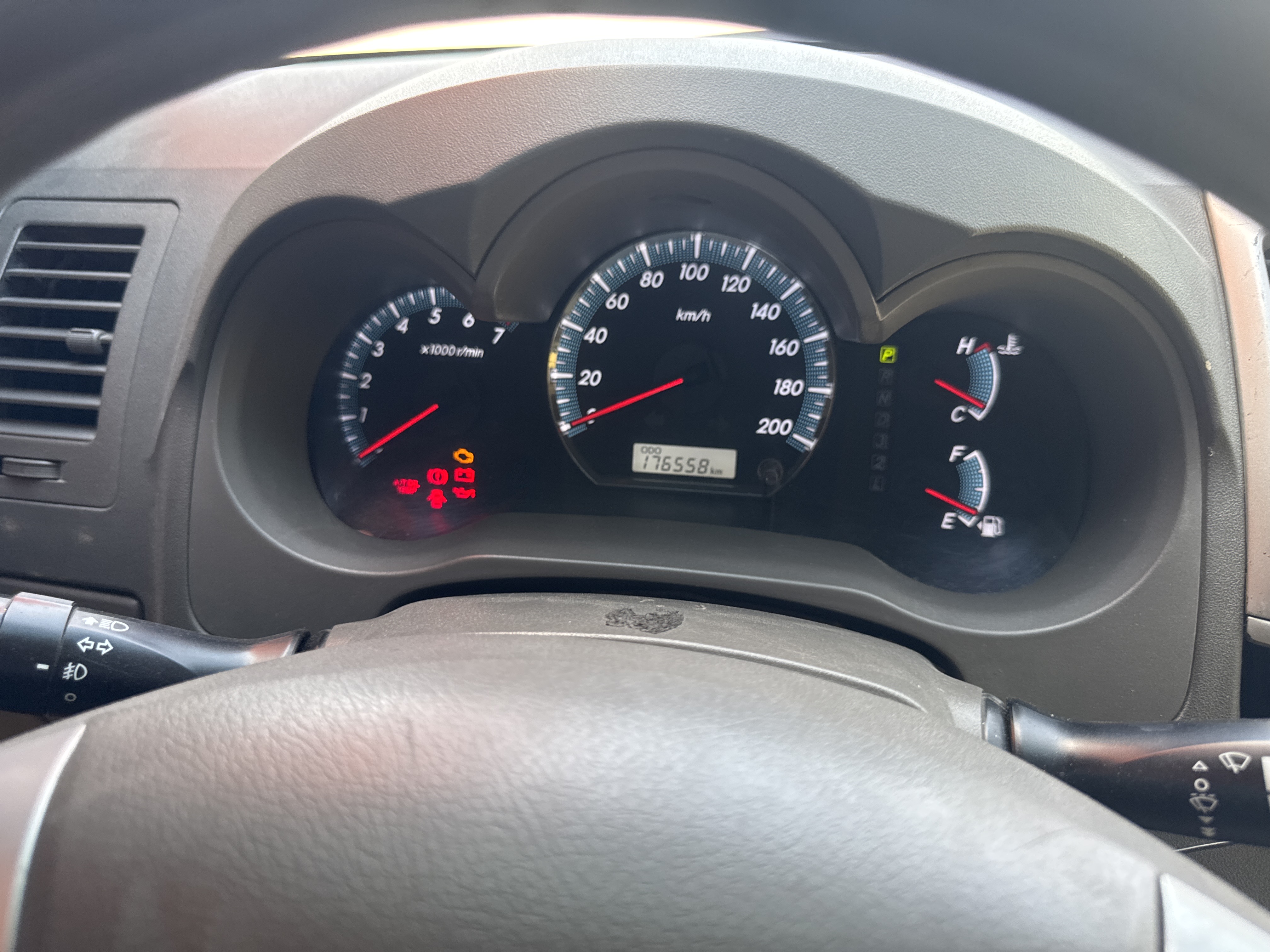 SUV-002-Toyota-Fortuner-SUVs-inspection-Interior-Instrument-cluster-1