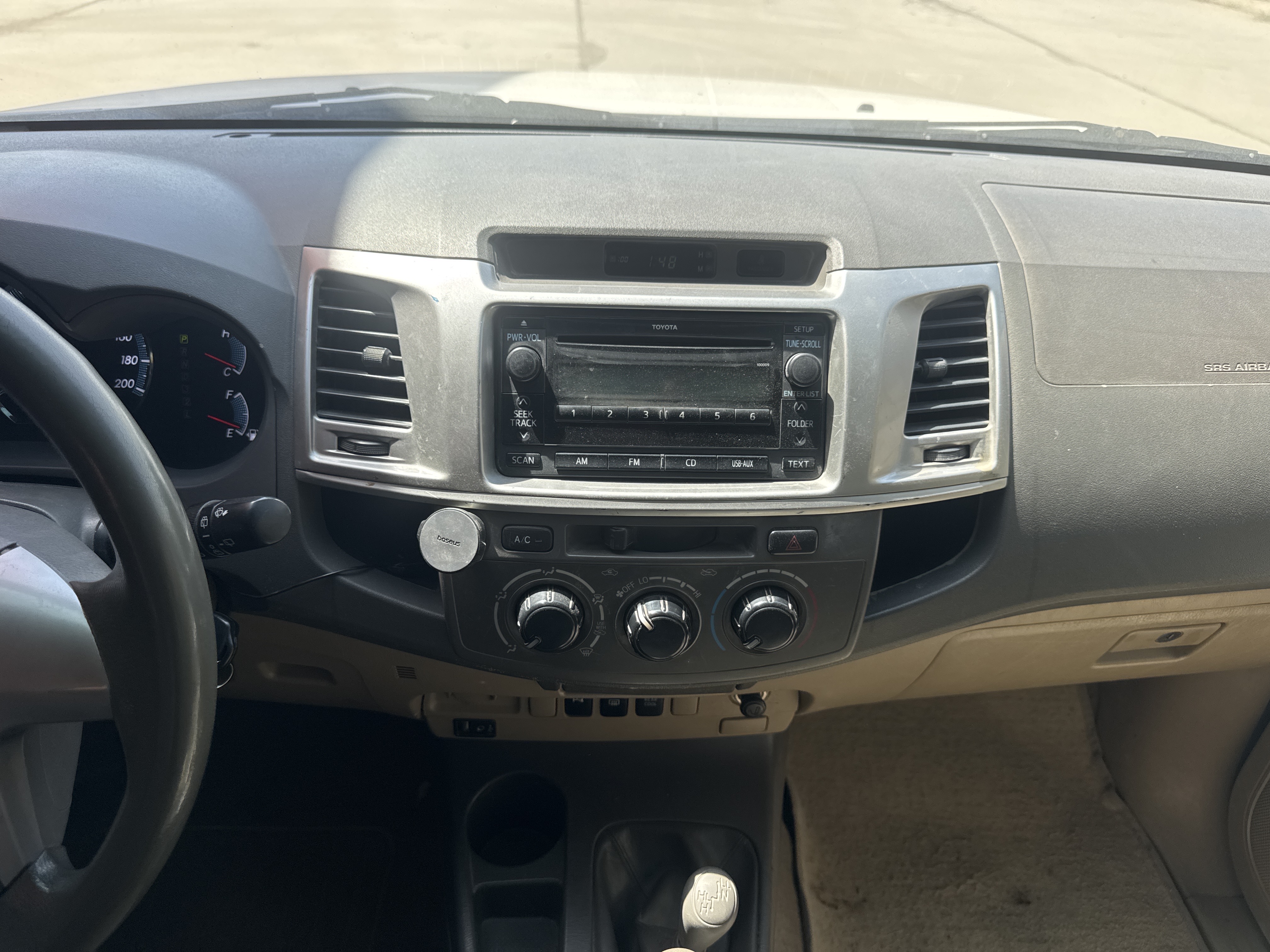 SUV-002-Toyota-Fortuner-SUVs-inspection-Interior-Infotainment-system-1