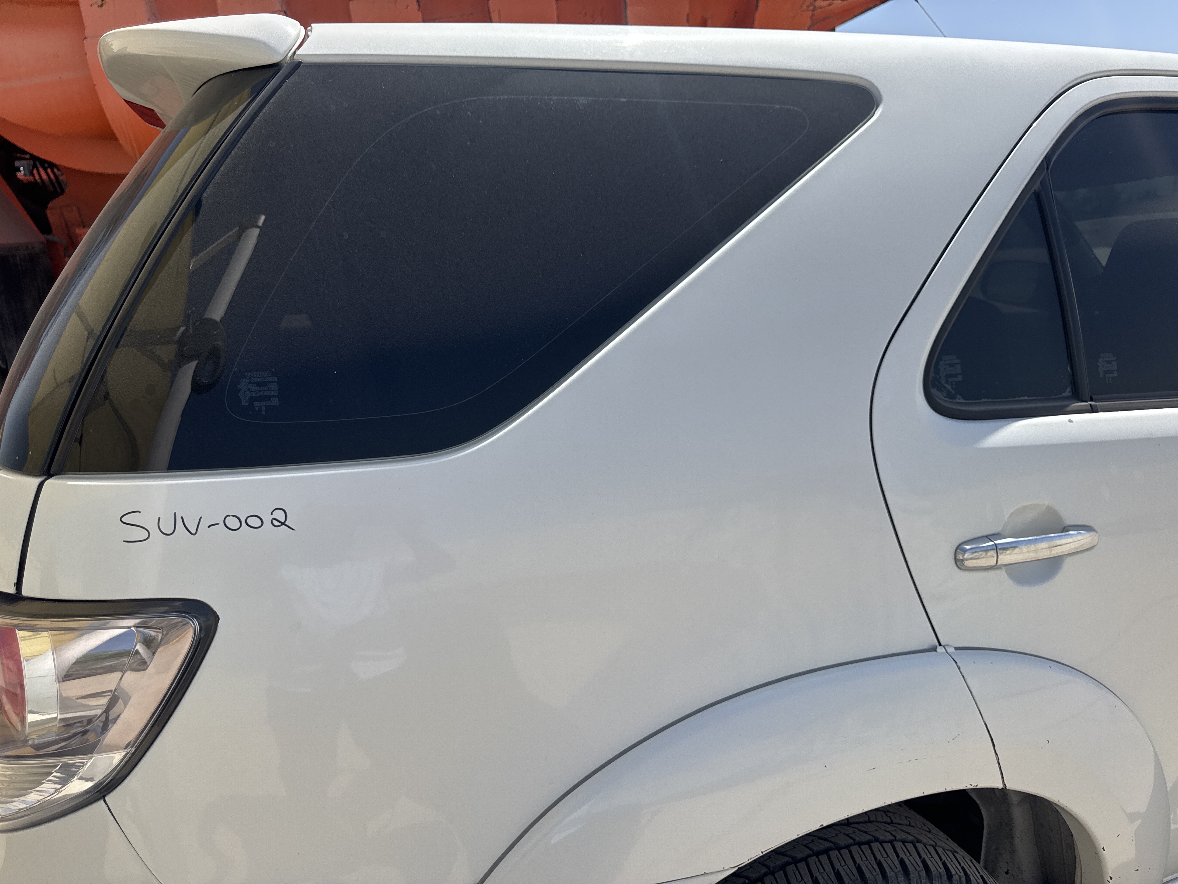 SUV-002-Toyota-Fortuner-SUVs-inspection-Exterior-Right-quarter-panel-1