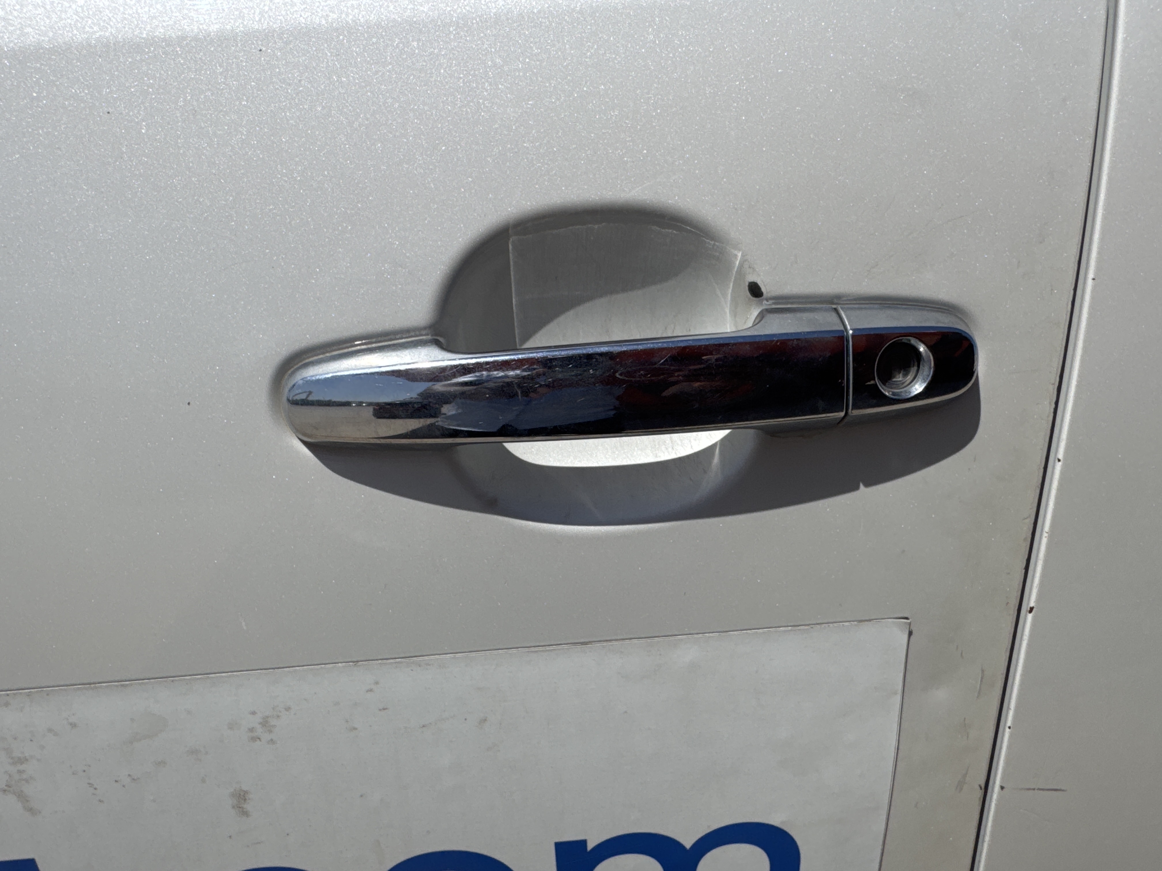 SUV-002-Toyota-Fortuner-SUVs-inspection-Interior-Door-handles-1