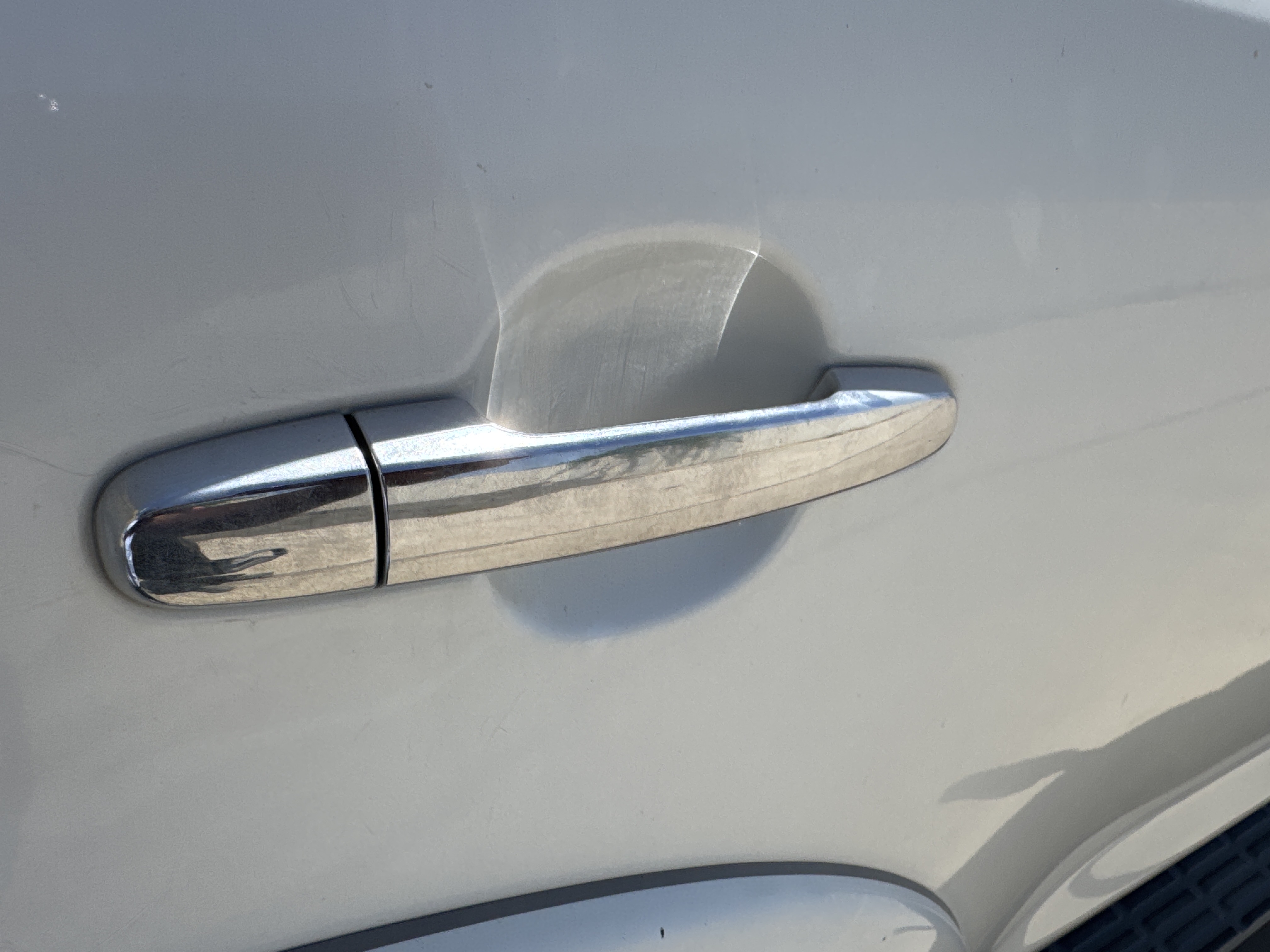 SUV-002-Toyota-Fortuner-SUVs-inspection-Interior-Door-handles-1