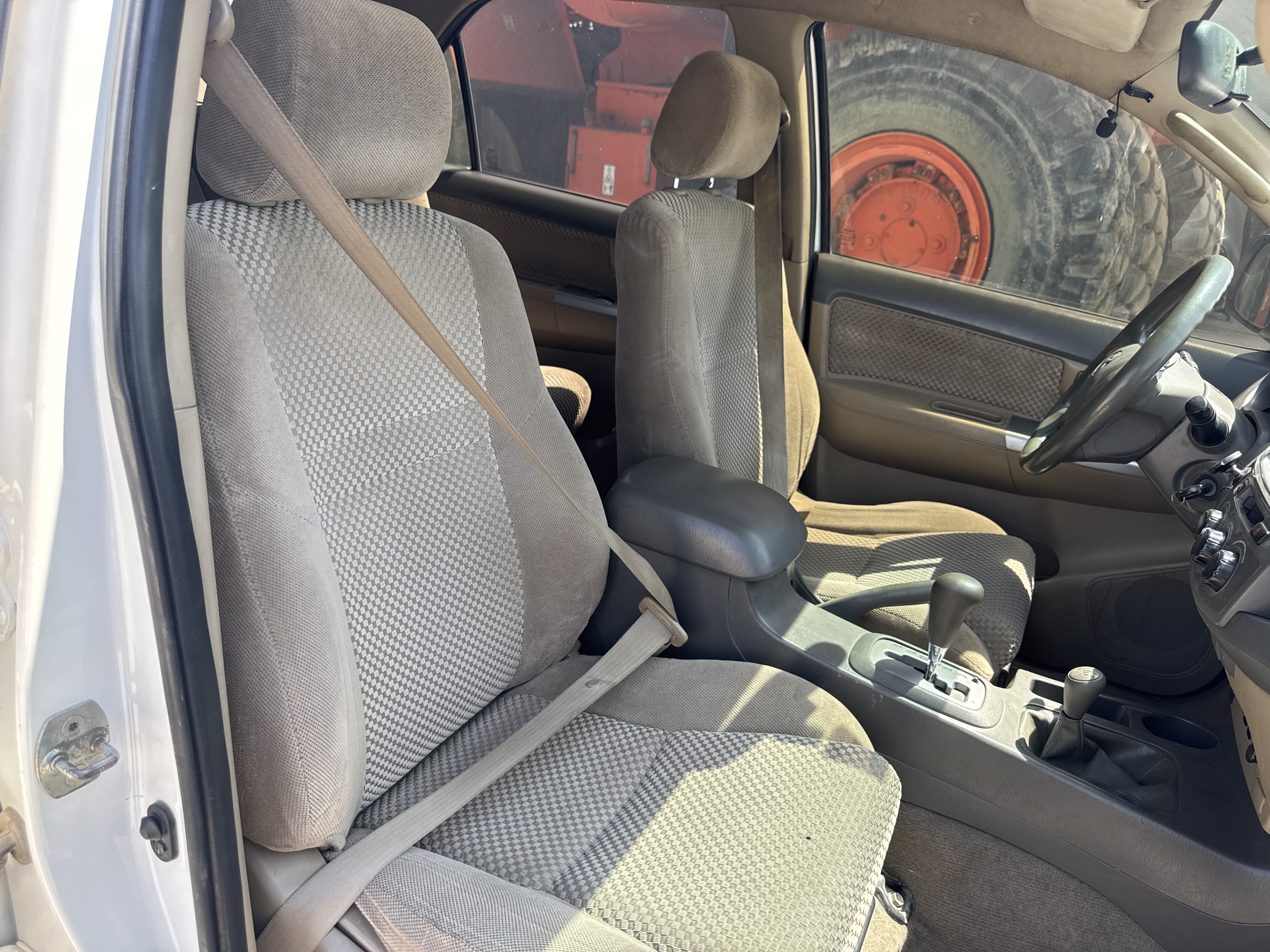 SUV-002-Toyota-Fortuner-SUVs-inspection-Interior-Seat-belts-1