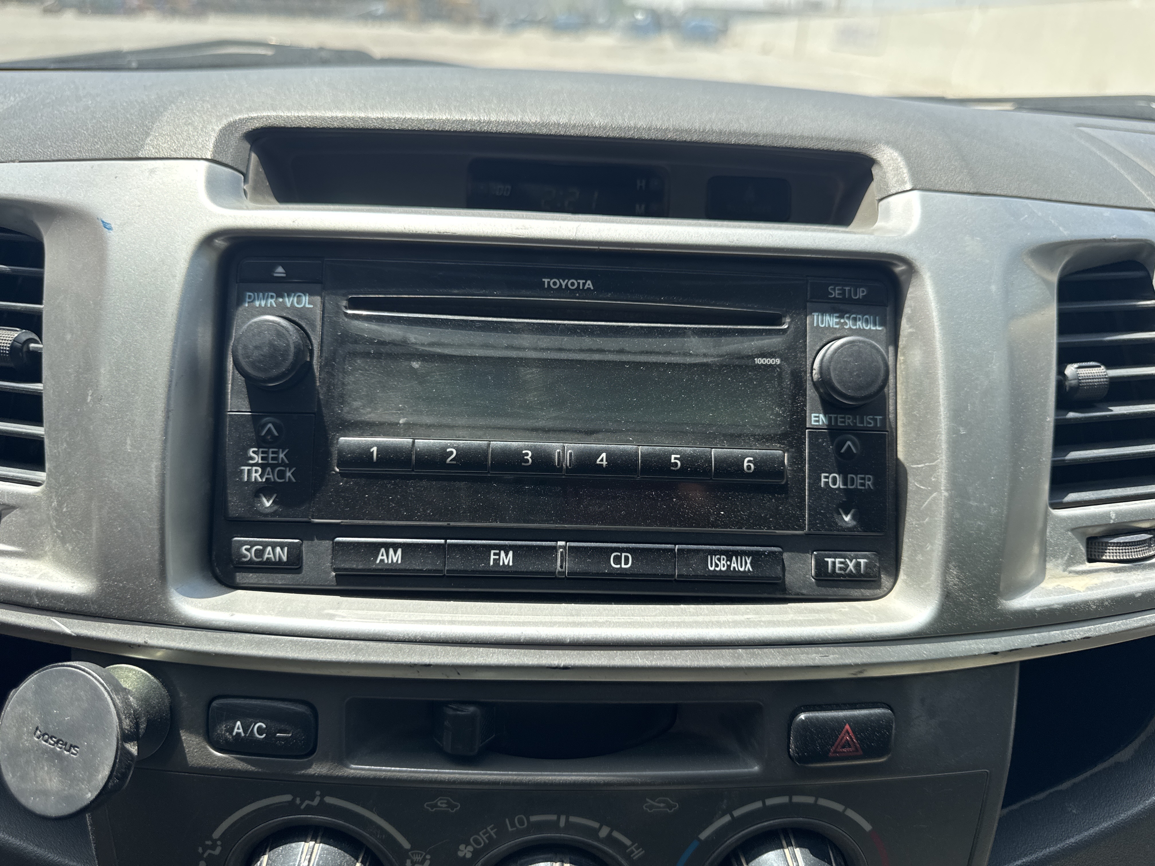 SUV-002-Toyota-Fortuner-SUVs-inspection-Electronics-Radio-/-Music-system-1