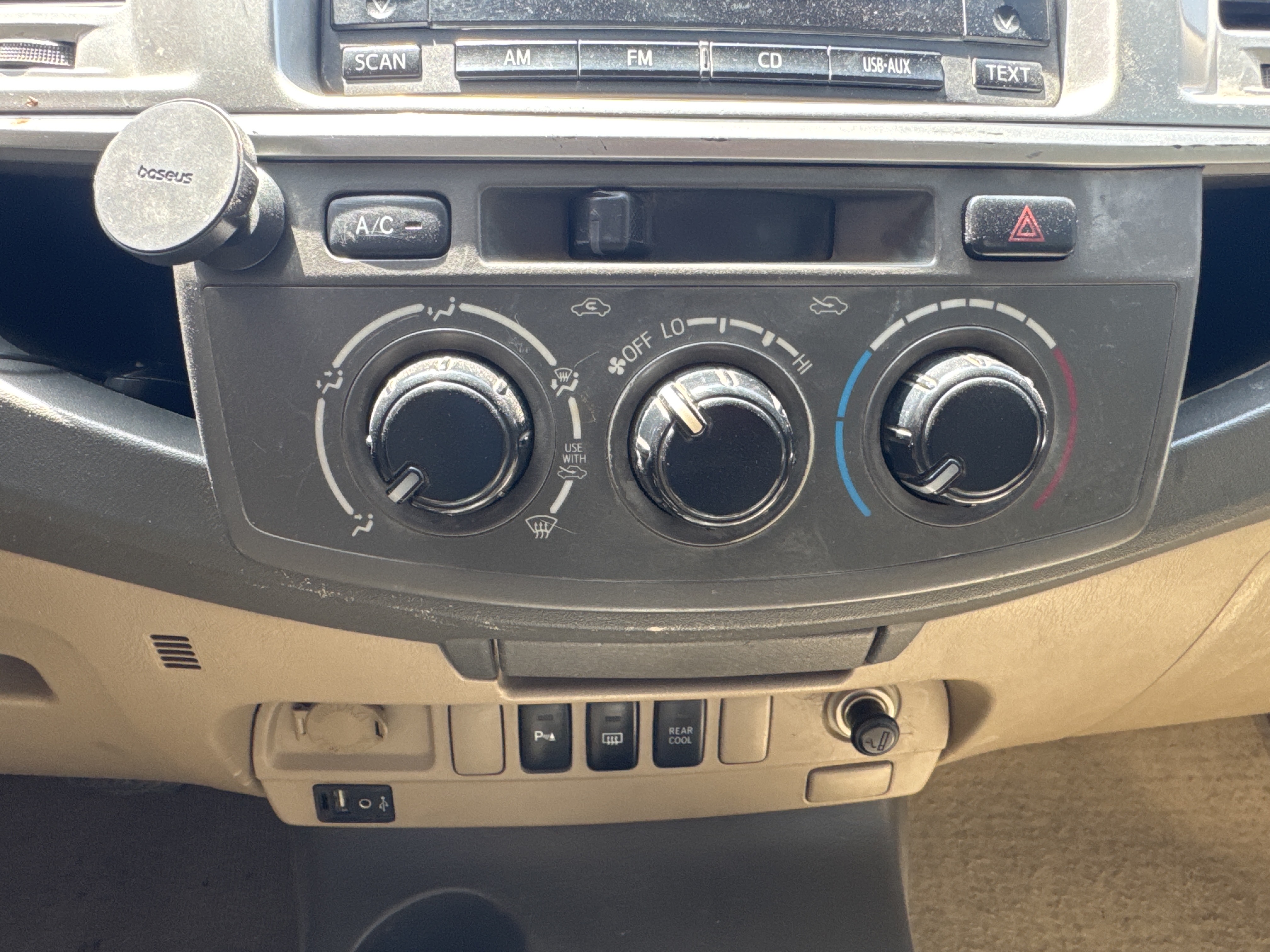 SUV-002-Toyota-Fortuner-SUVs-inspection-Electronics-Control-Switches-1