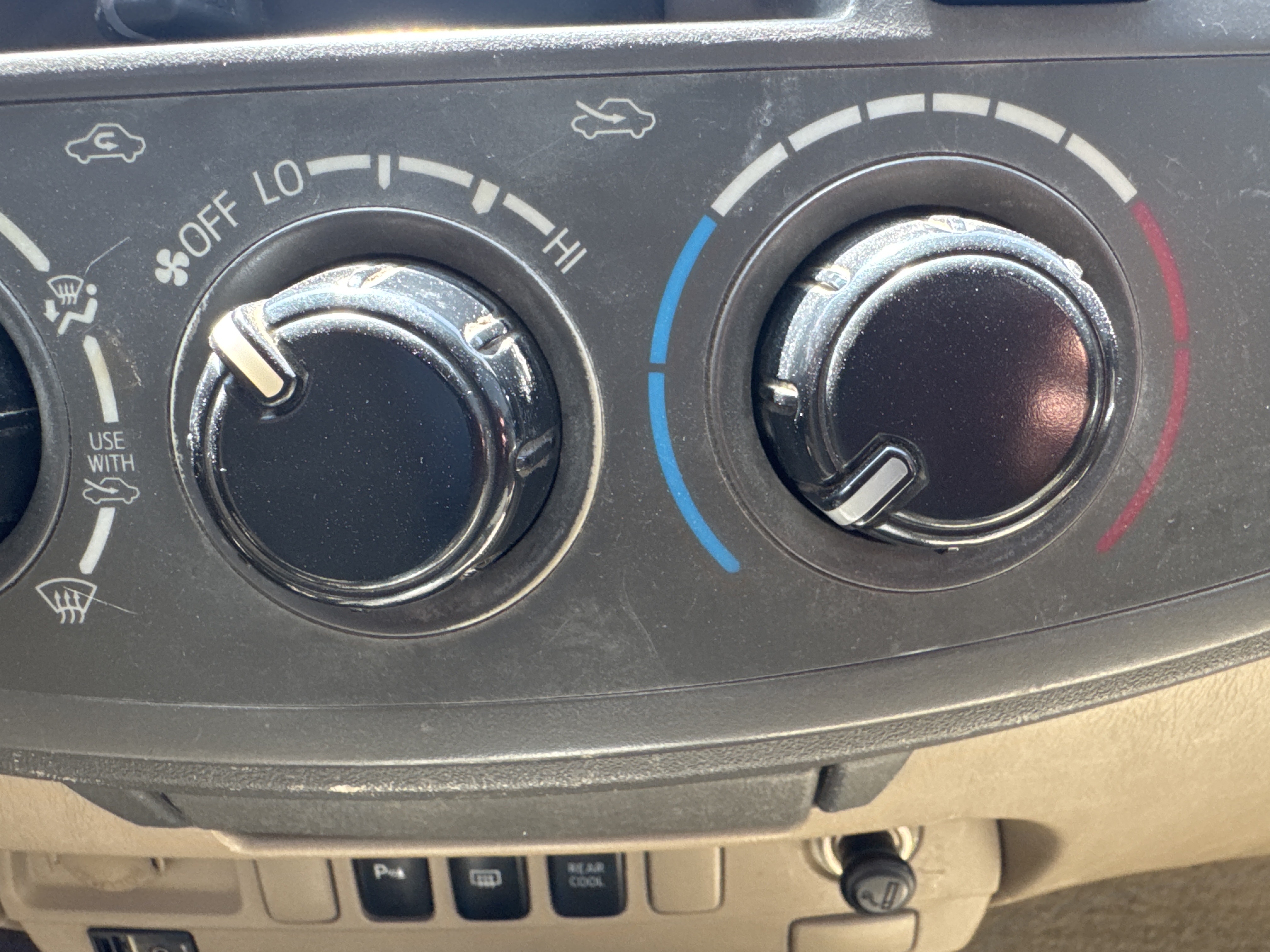 SUV-002-Toyota-Fortuner-SUVs-inspection-Electronics-Control-Switches-1