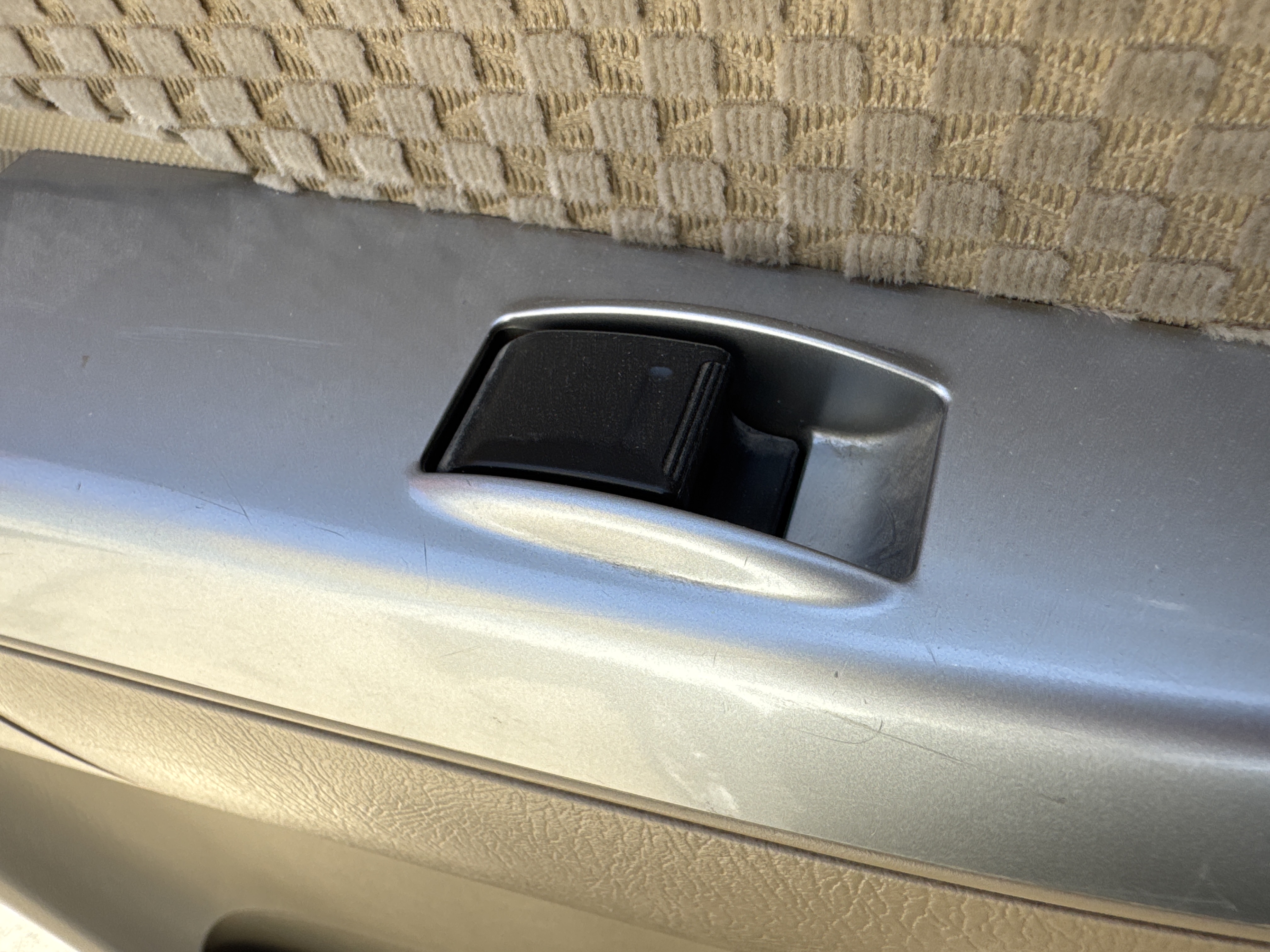 SUV-002-Toyota-Fortuner-SUVs-inspection-Electronics-Power-/-Manual-windows-1