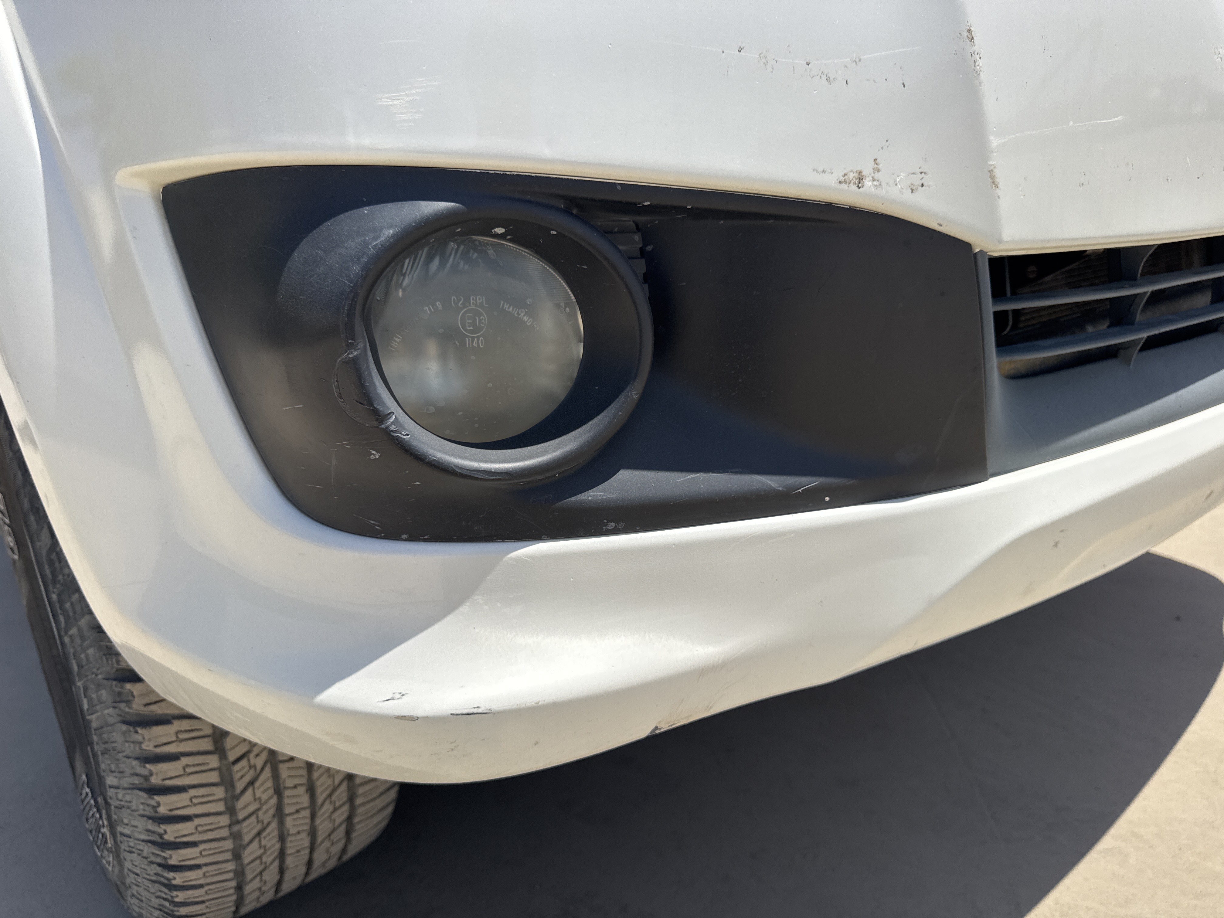 SUV-002-Toyota-Fortuner-SUVs-inspection-Electronics-Fog-lamps-1