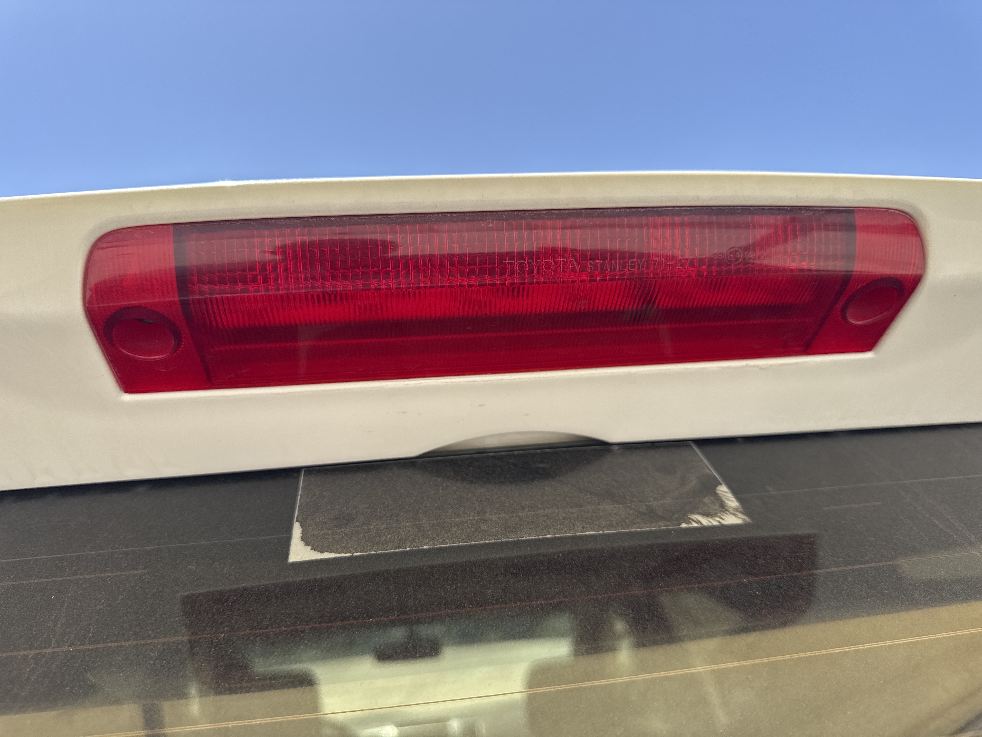 SUV-002-Toyota-Fortuner-SUVs-inspection-Electronics-Tail-lamp-1