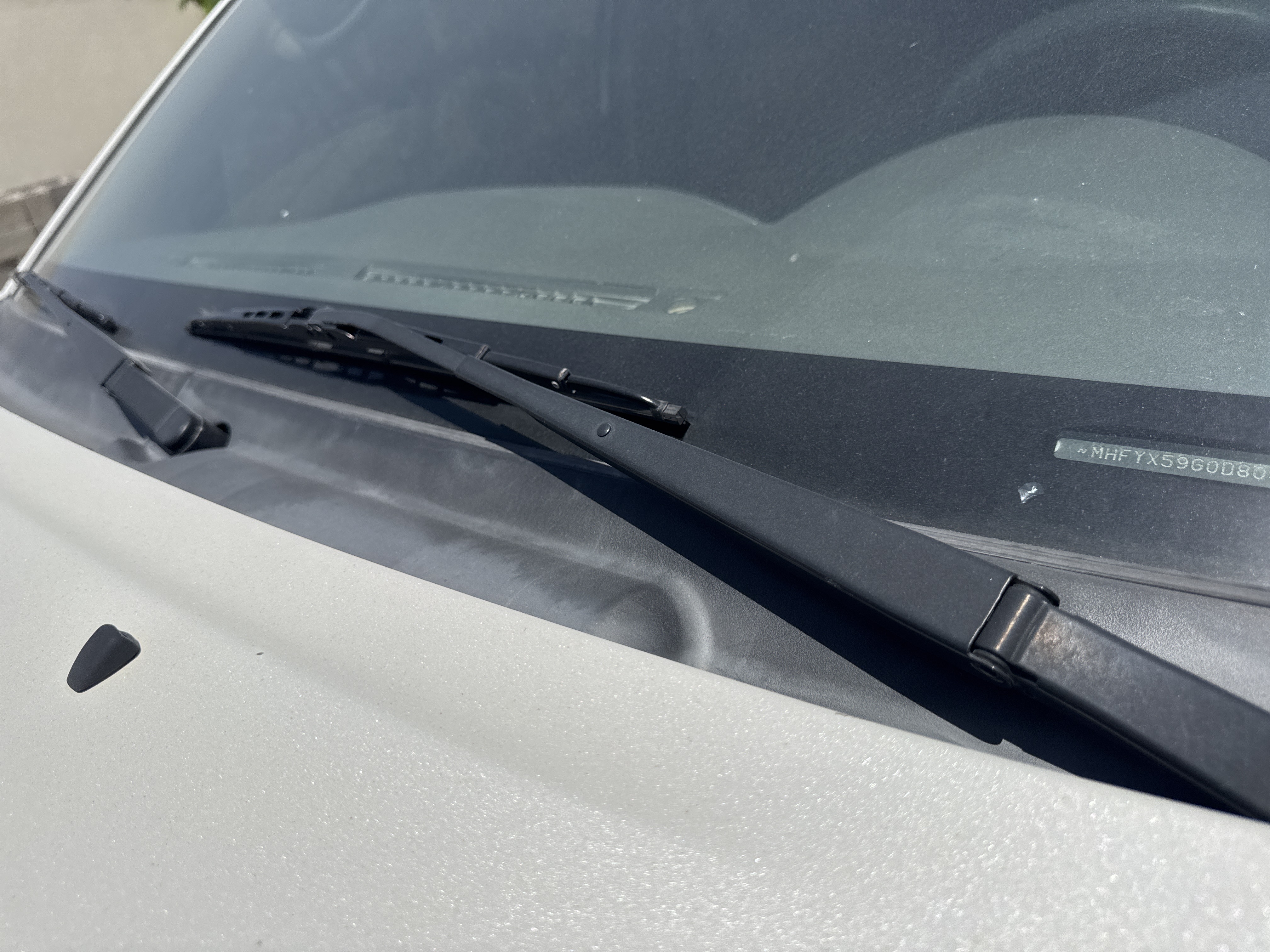 SUV-002-Toyota-Fortuner-SUVs-inspection-Electronics-Front-wiper-1