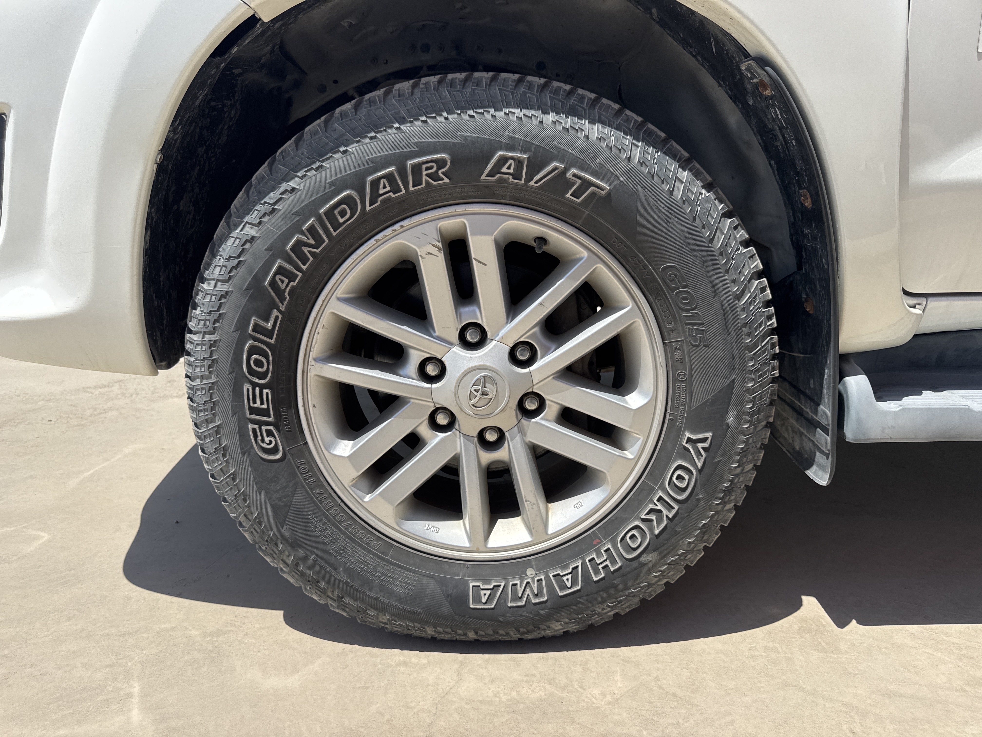 SUV-002-Toyota-Fortuner-SUVs-inspection-Chassis-Front-left-alloy-/-Rim-1