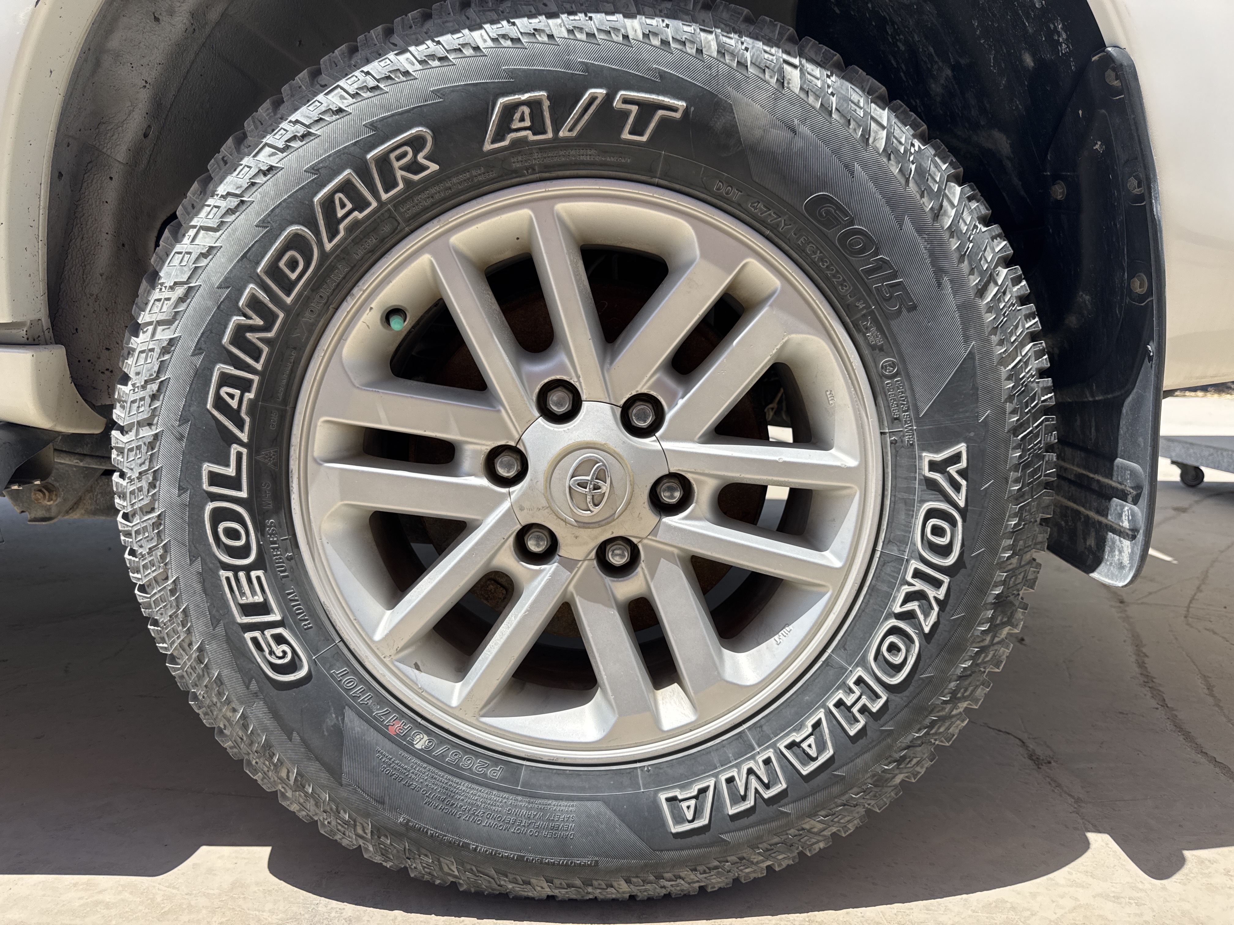 SUV-002-Toyota-Fortuner-SUVs-inspection-Chassis-Rear-left-alloy-/-Rim-1
