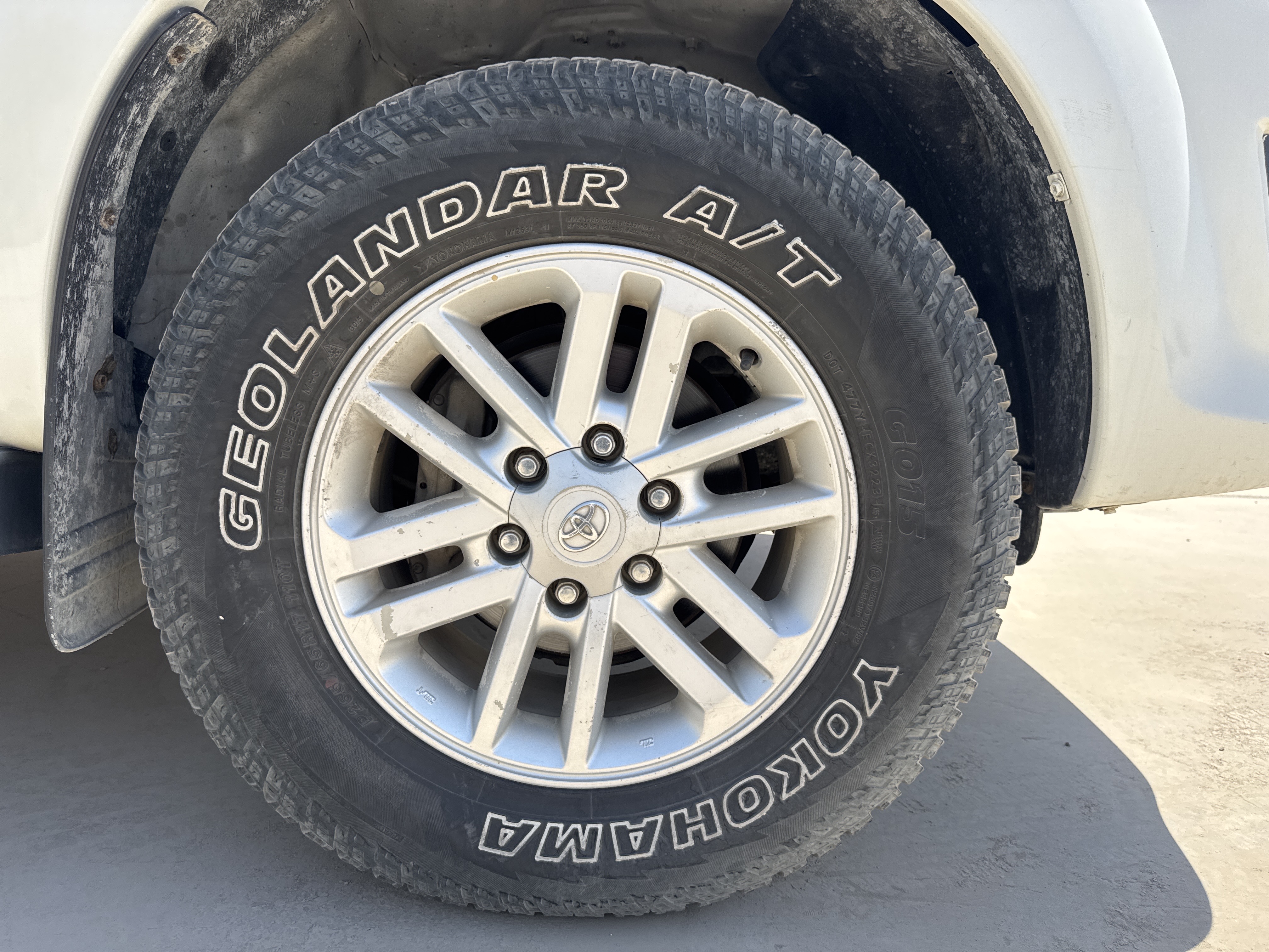 SUV-002-Toyota-Fortuner-SUVs-inspection-Chassis-Front-right-alloy-/-Rim-1