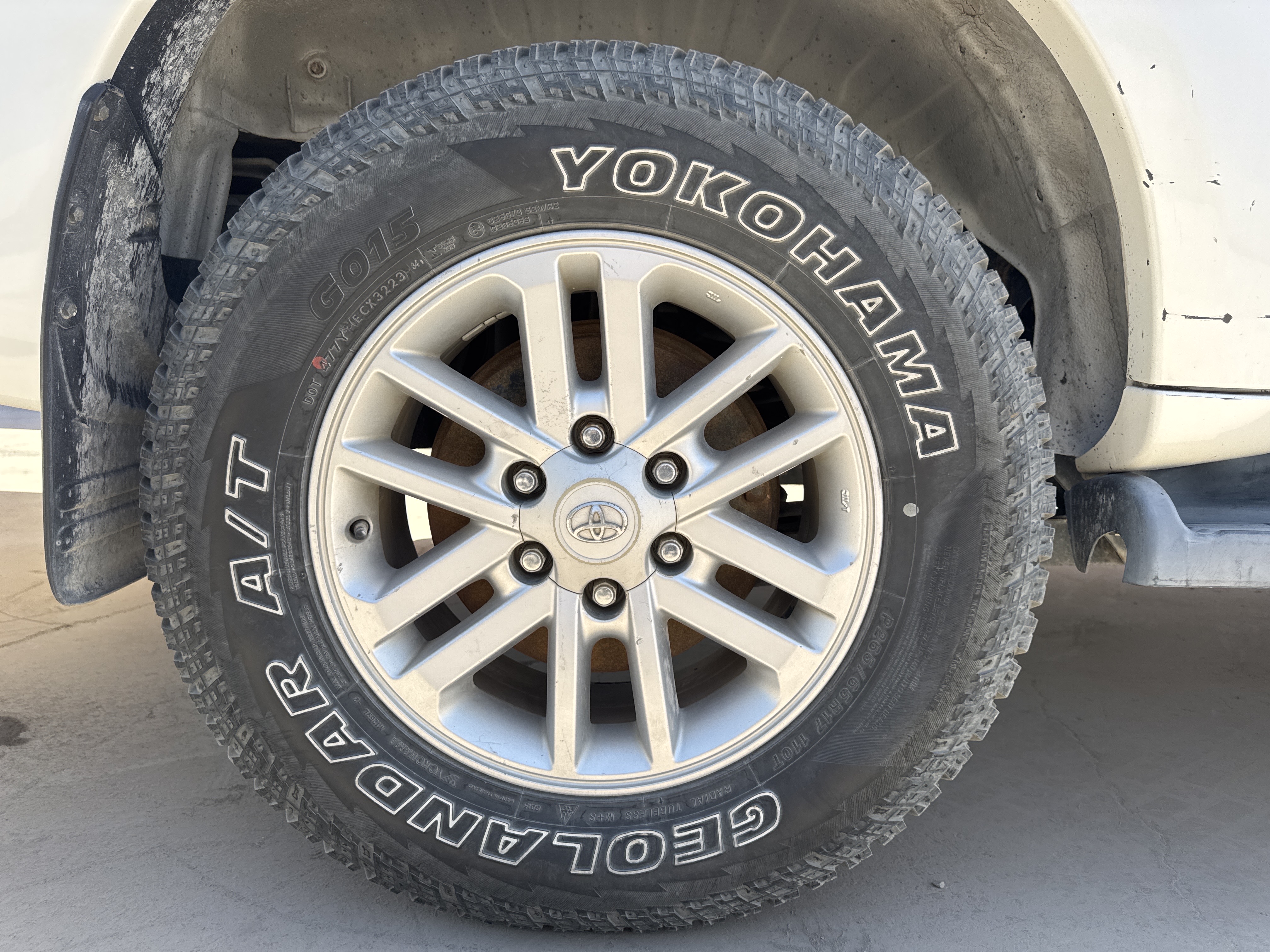 SUV-002-Toyota-Fortuner-SUVs-inspection-Chassis-Rear-right-alloy-/-Rim-1
