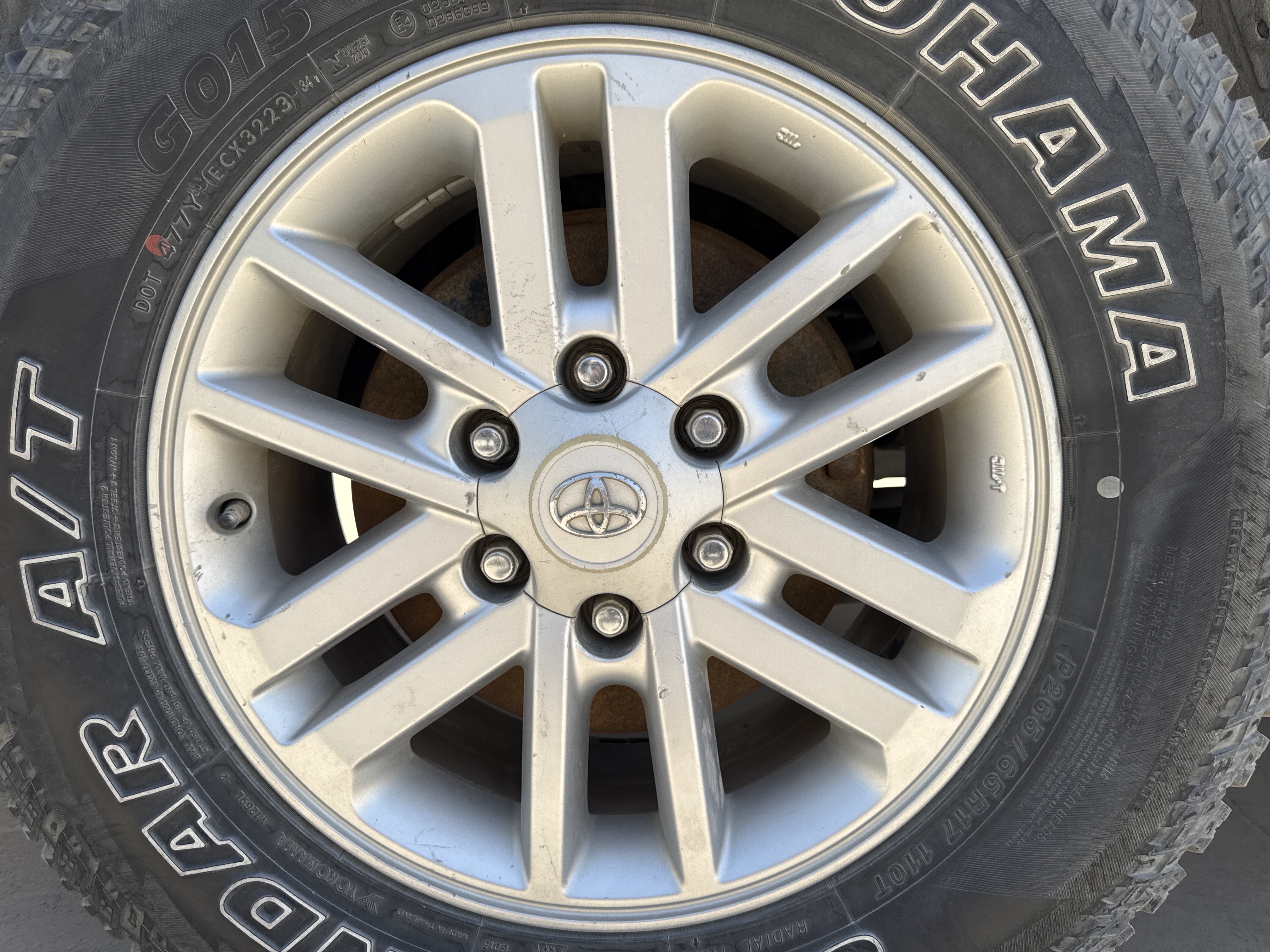 SUV-002-Toyota-Fortuner-SUVs-inspection-Chassis-Rear-right-alloy-/-Rim-1