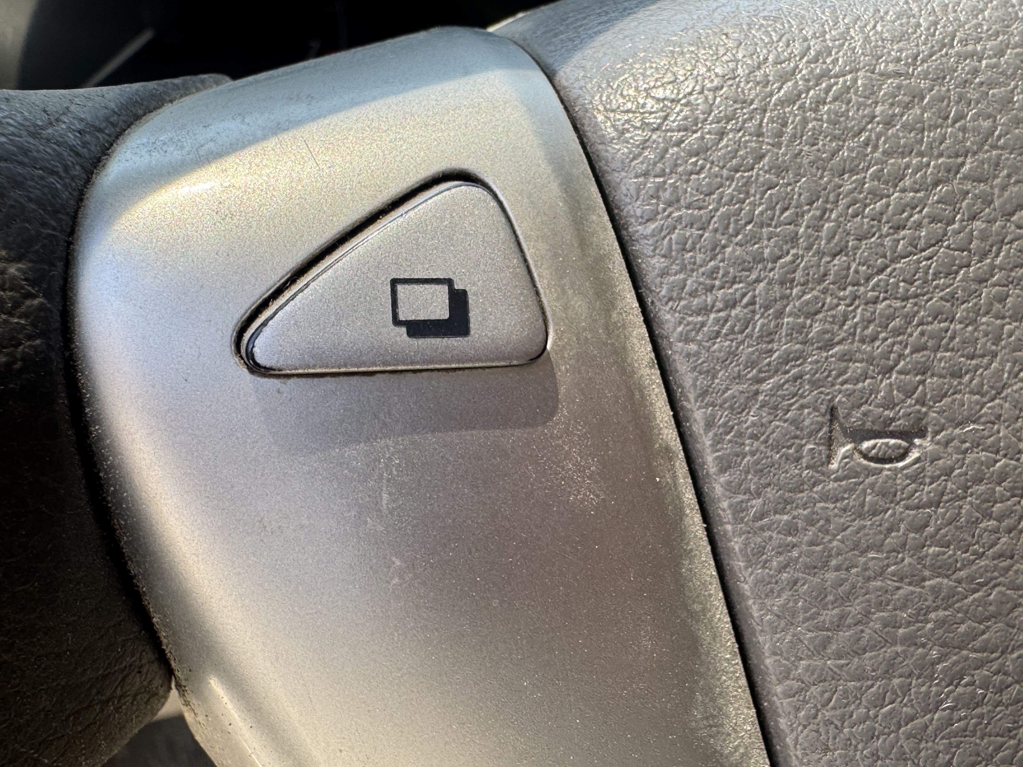 SEV-001-Nissan-Sentra-Sedans-inspection-Interior-Steering-mounted-controls-1