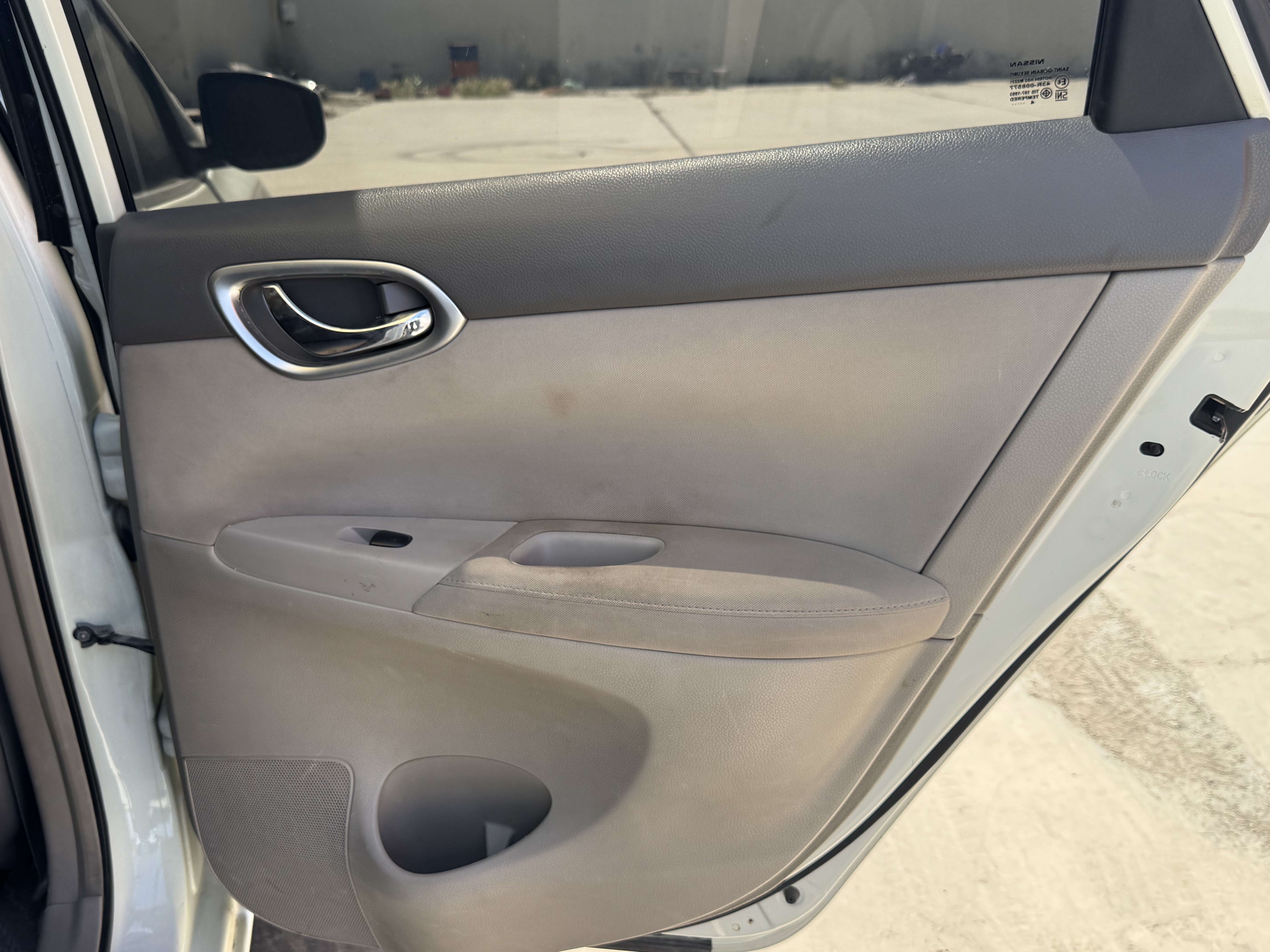 SEV-001-Nissan-Sentra-Sedans-inspection-Interior-Door-trims-1