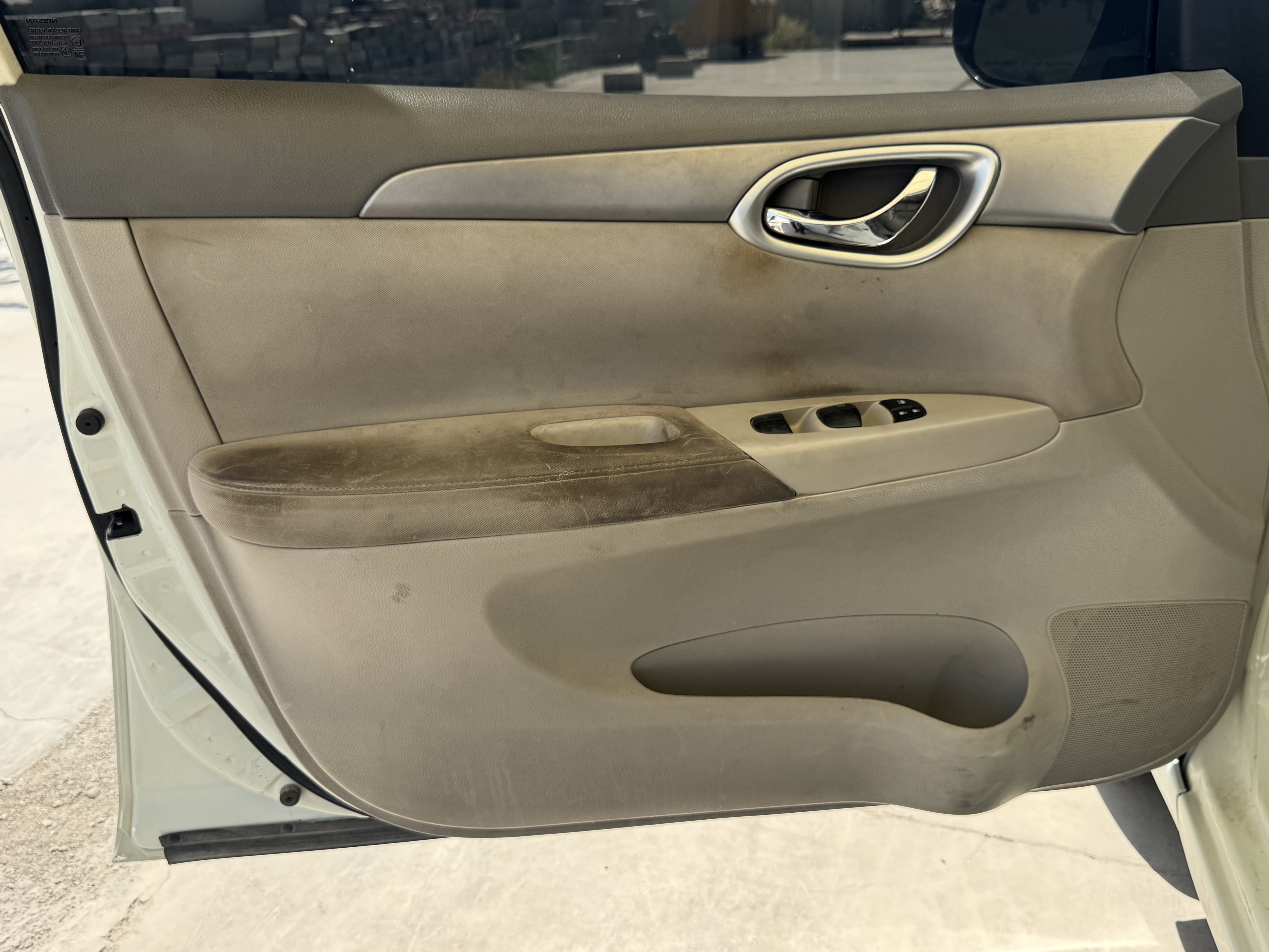 SEV-001-Nissan-Sentra-Sedans-inspection-Interior-Door-trims-1