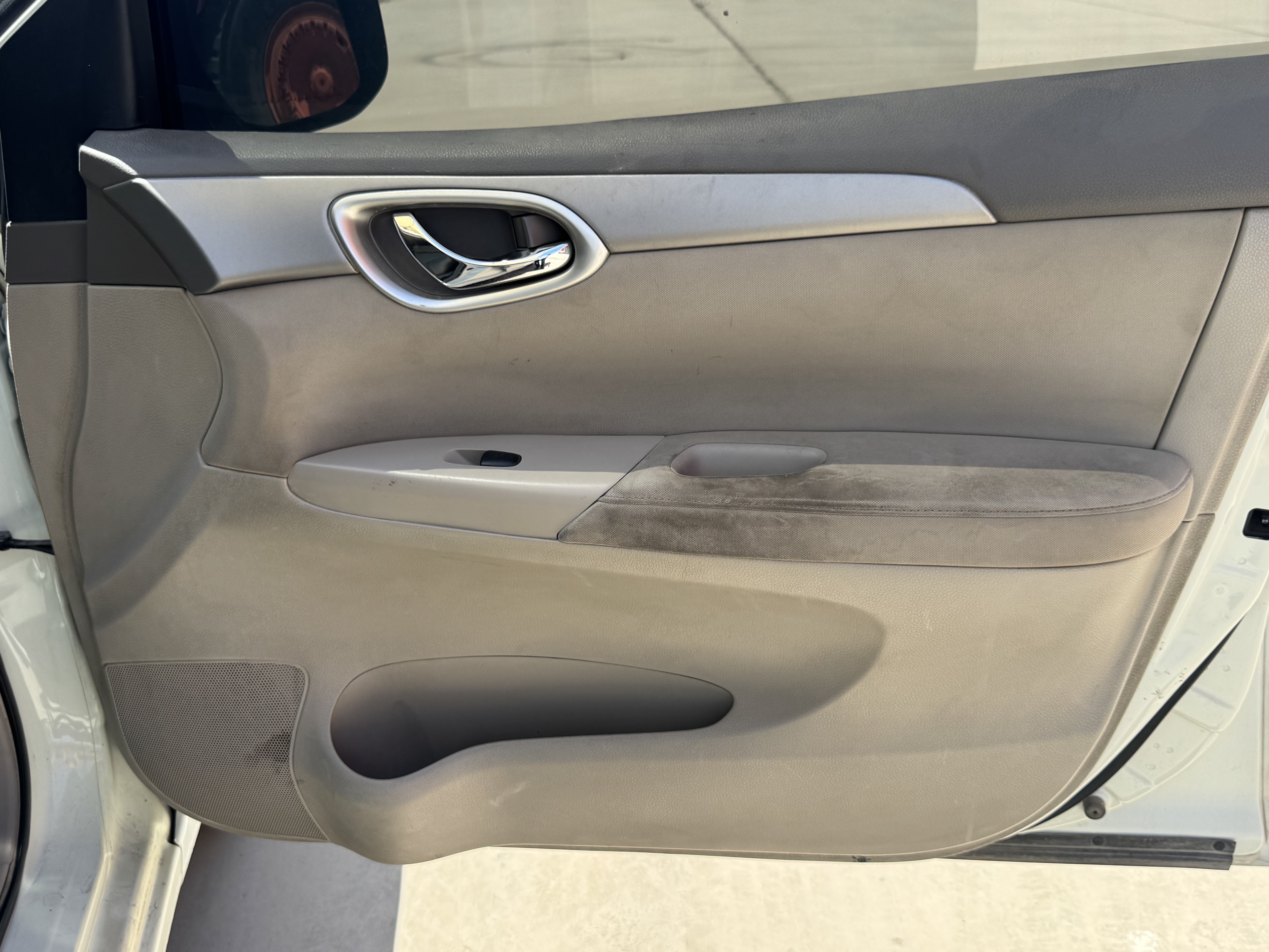 SEV-001-Nissan-Sentra-Sedans-inspection-Interior-Door-trims-1