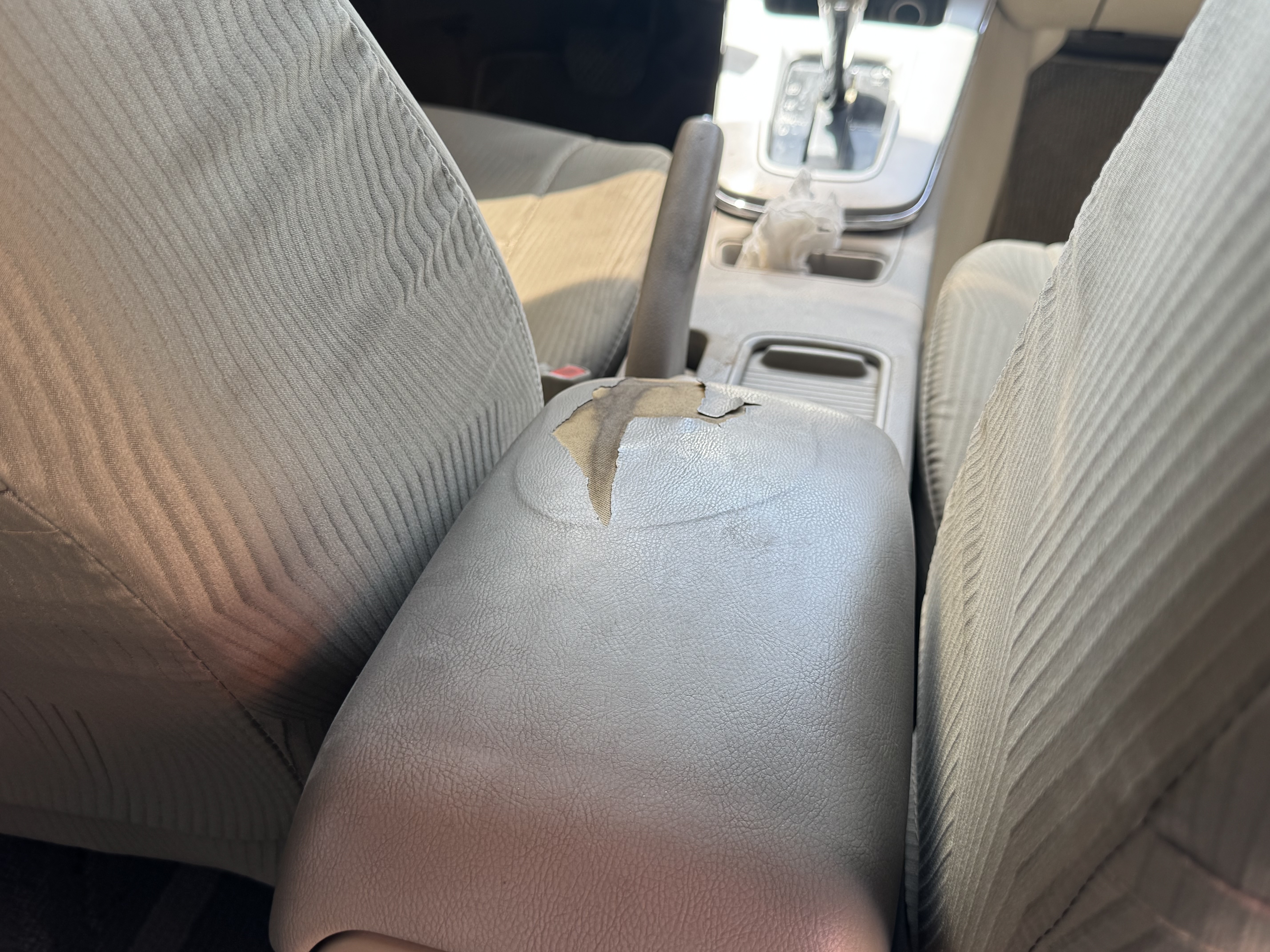 SEV-001-Nissan-Sentra-Sedans-inspection-Interior-Armrest-1