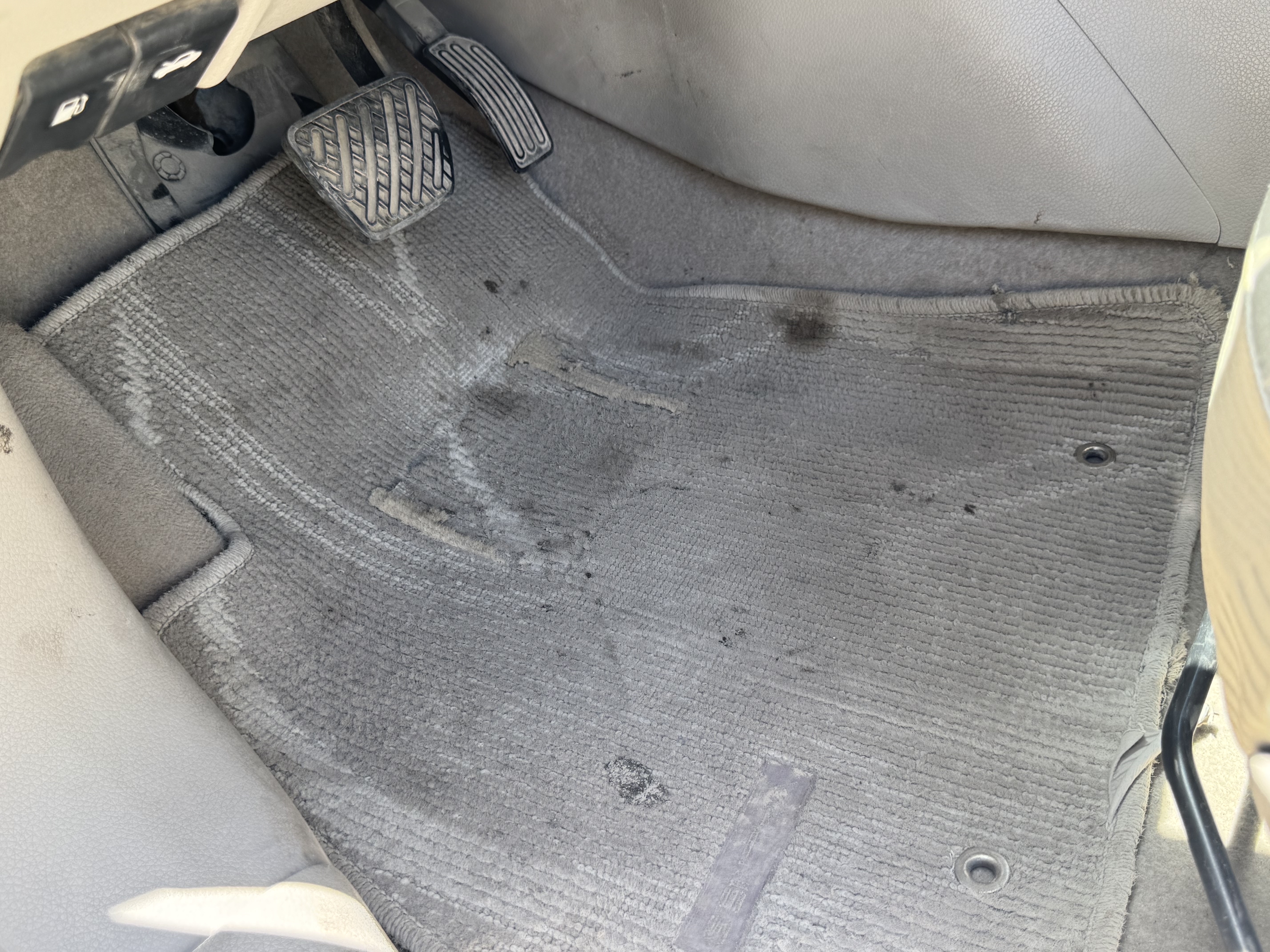 SEV-001-Nissan-Sentra-Sedans-inspection-Interior-Floor-mats-1