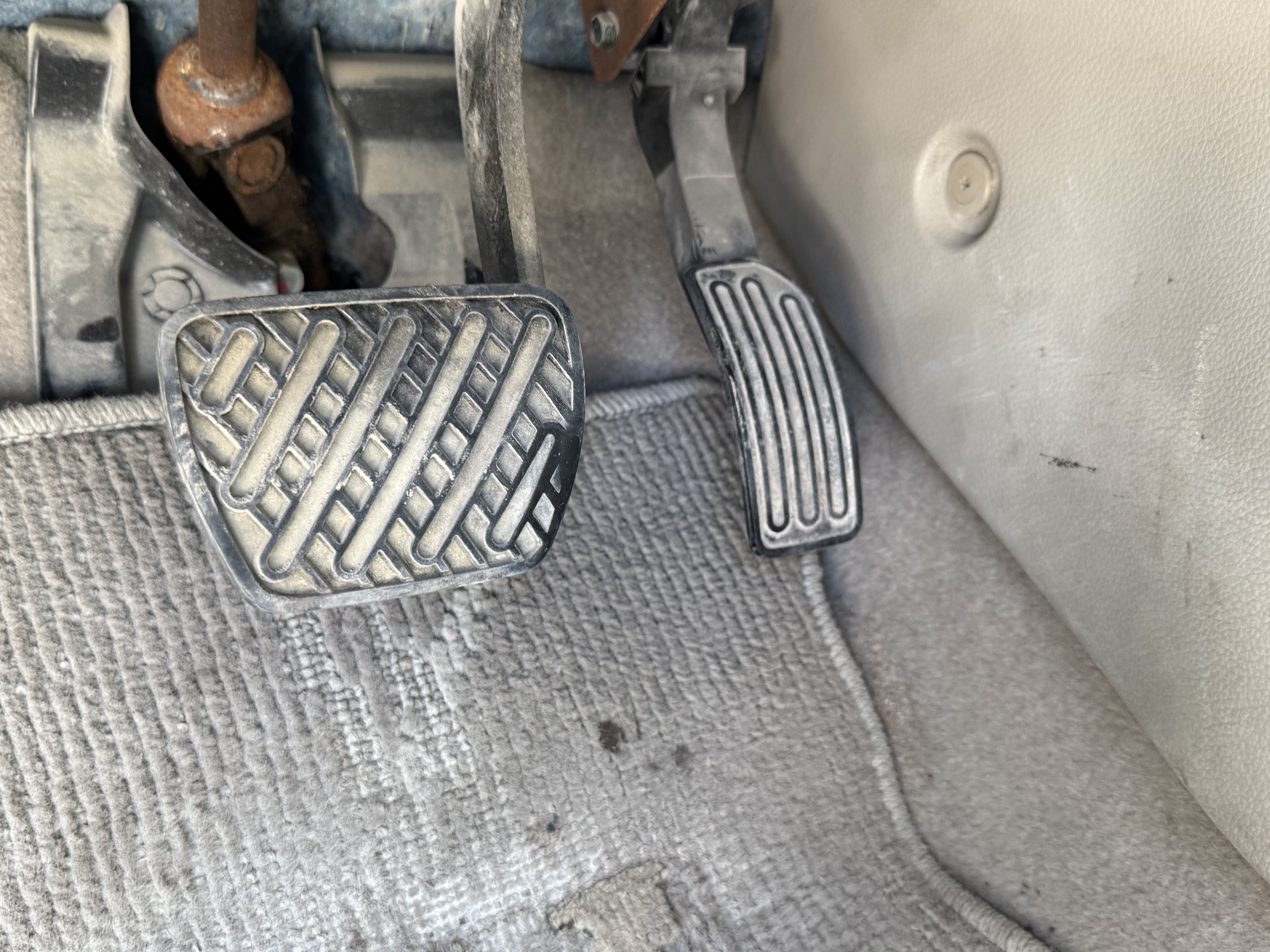 SEV-001-Nissan-Sentra-Sedans-inspection-Interior-Pedals-1
