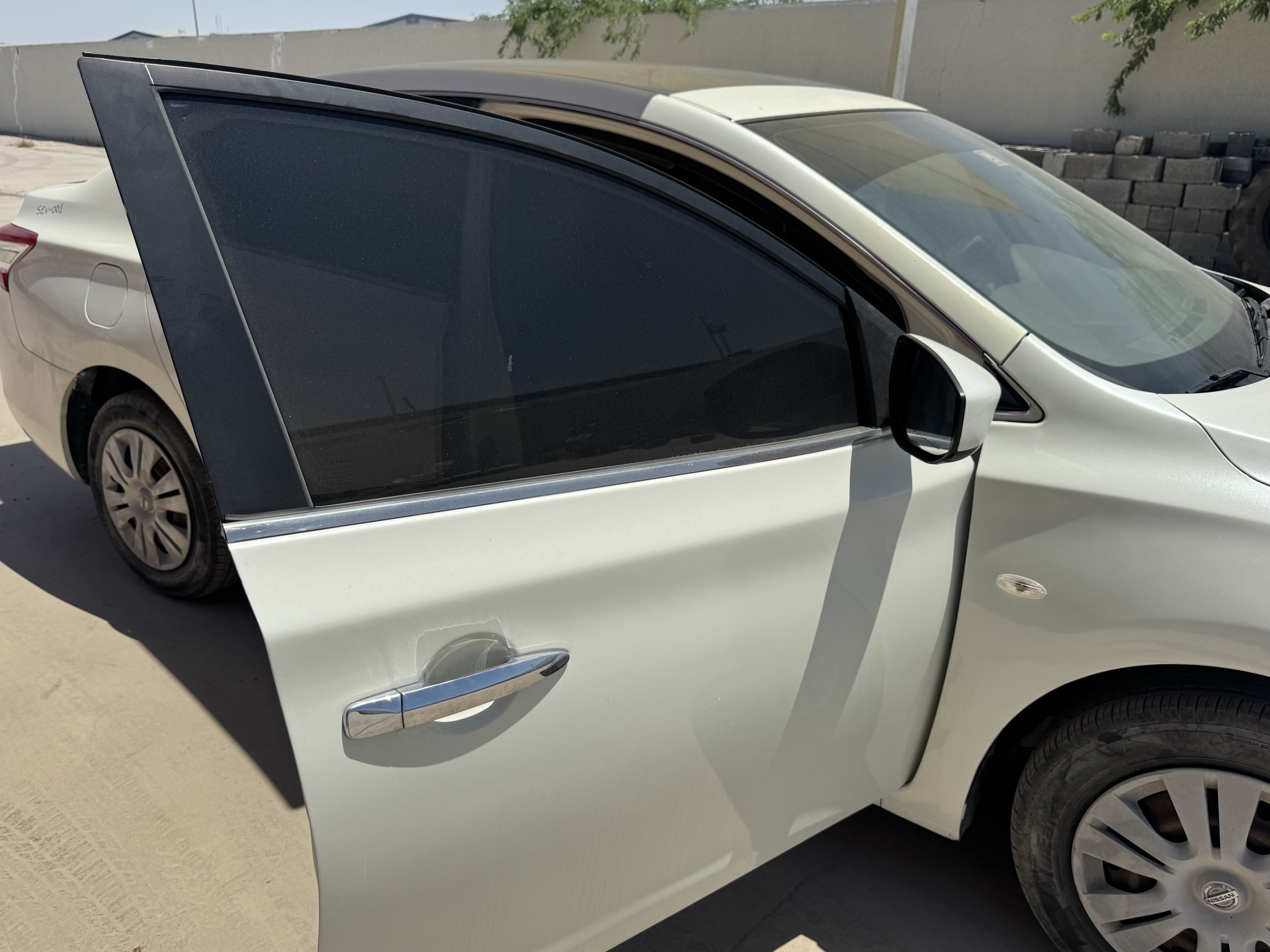 SEV-001-Nissan-Sentra-Sedans-inspection-Exterior-Front-right-door-1