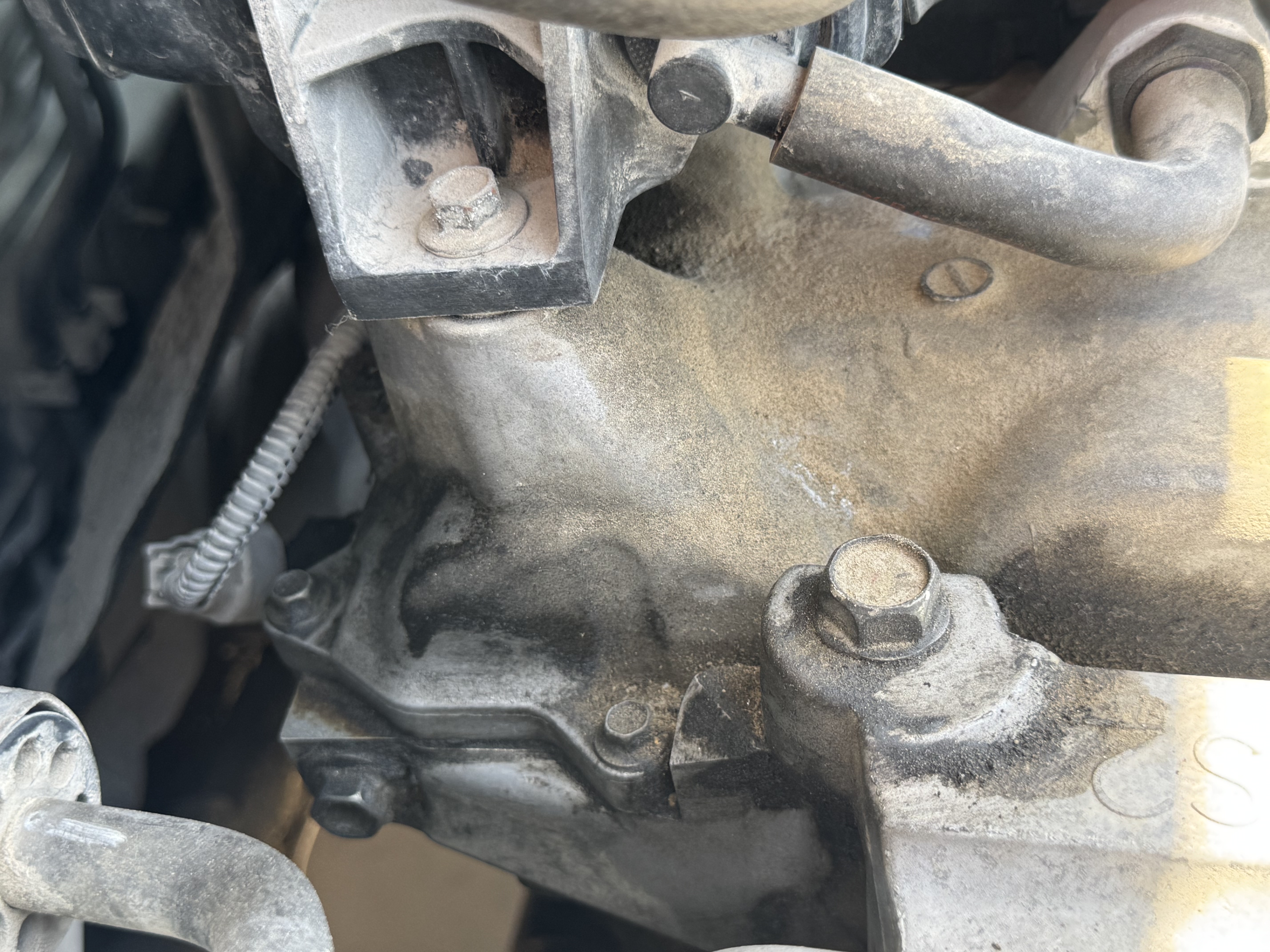 SEV-001-Nissan-Sentra-Sedans-inspection-Engine-Engine-oil-leaks-1