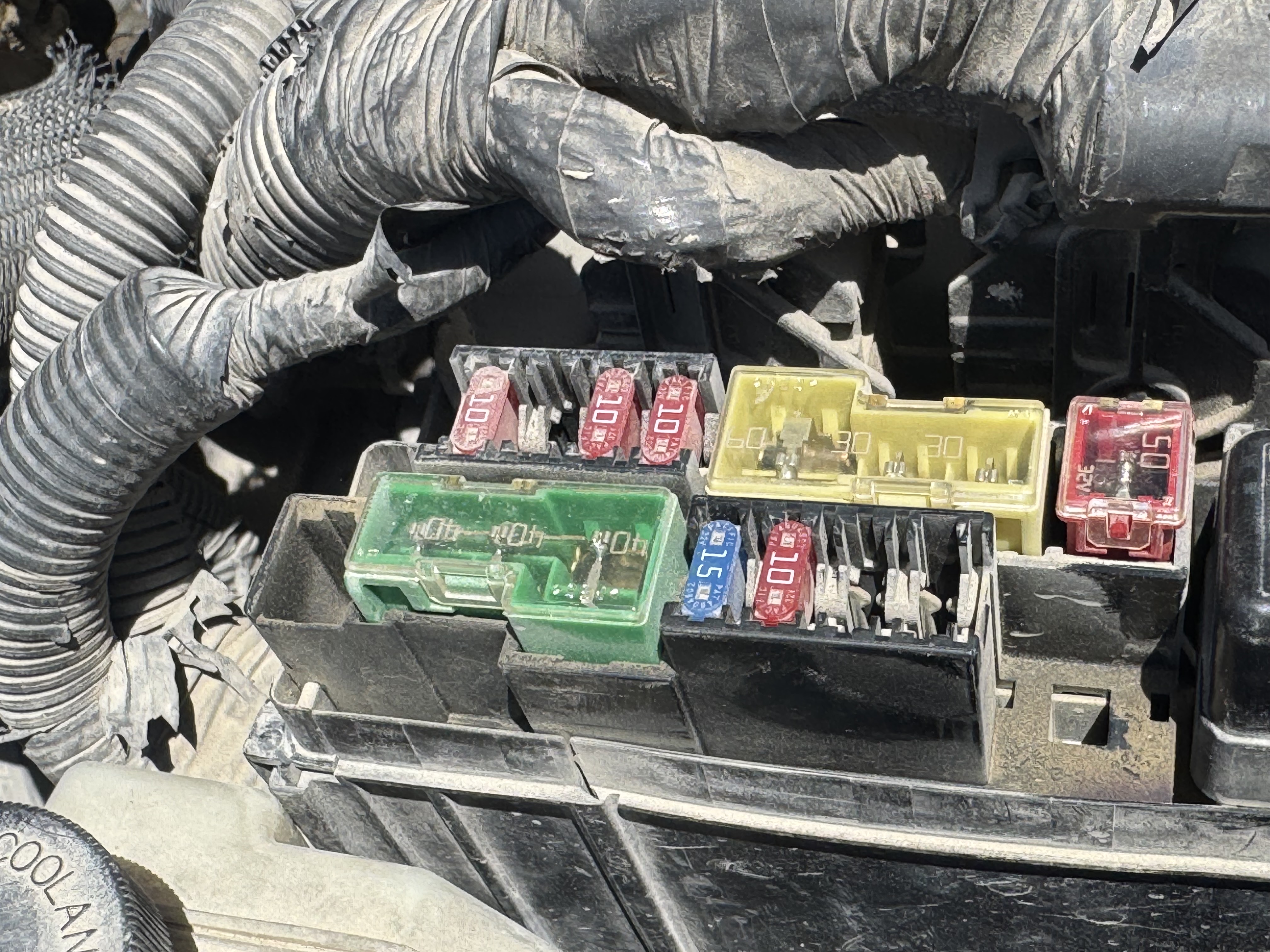 SEV-001-Nissan-Sentra-Sedans-inspection-Engine-Fuse-box-1