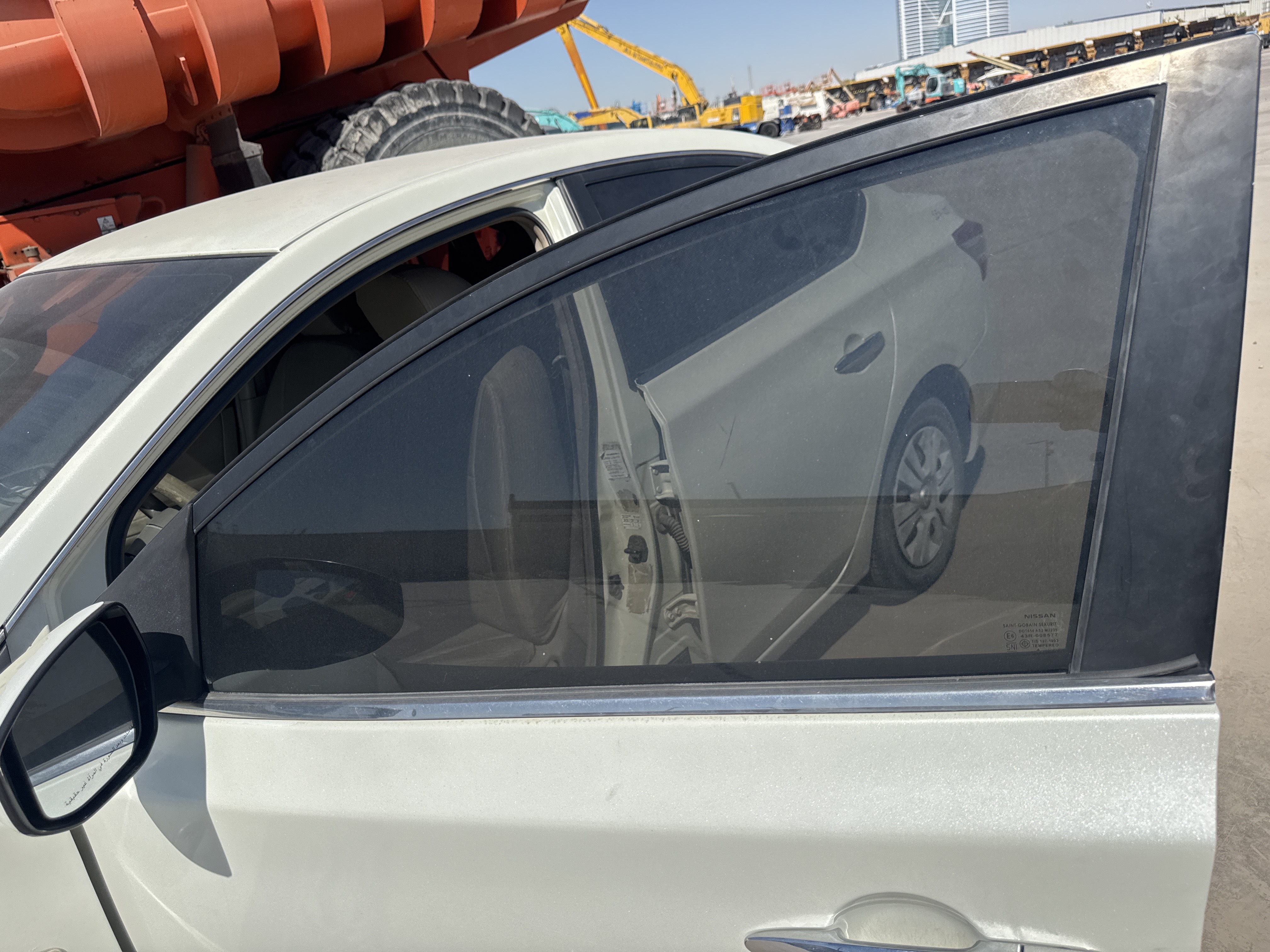 SEV-001-Nissan-Sentra-Sedans-inspection-Exterior-Front-left-door-glass-1