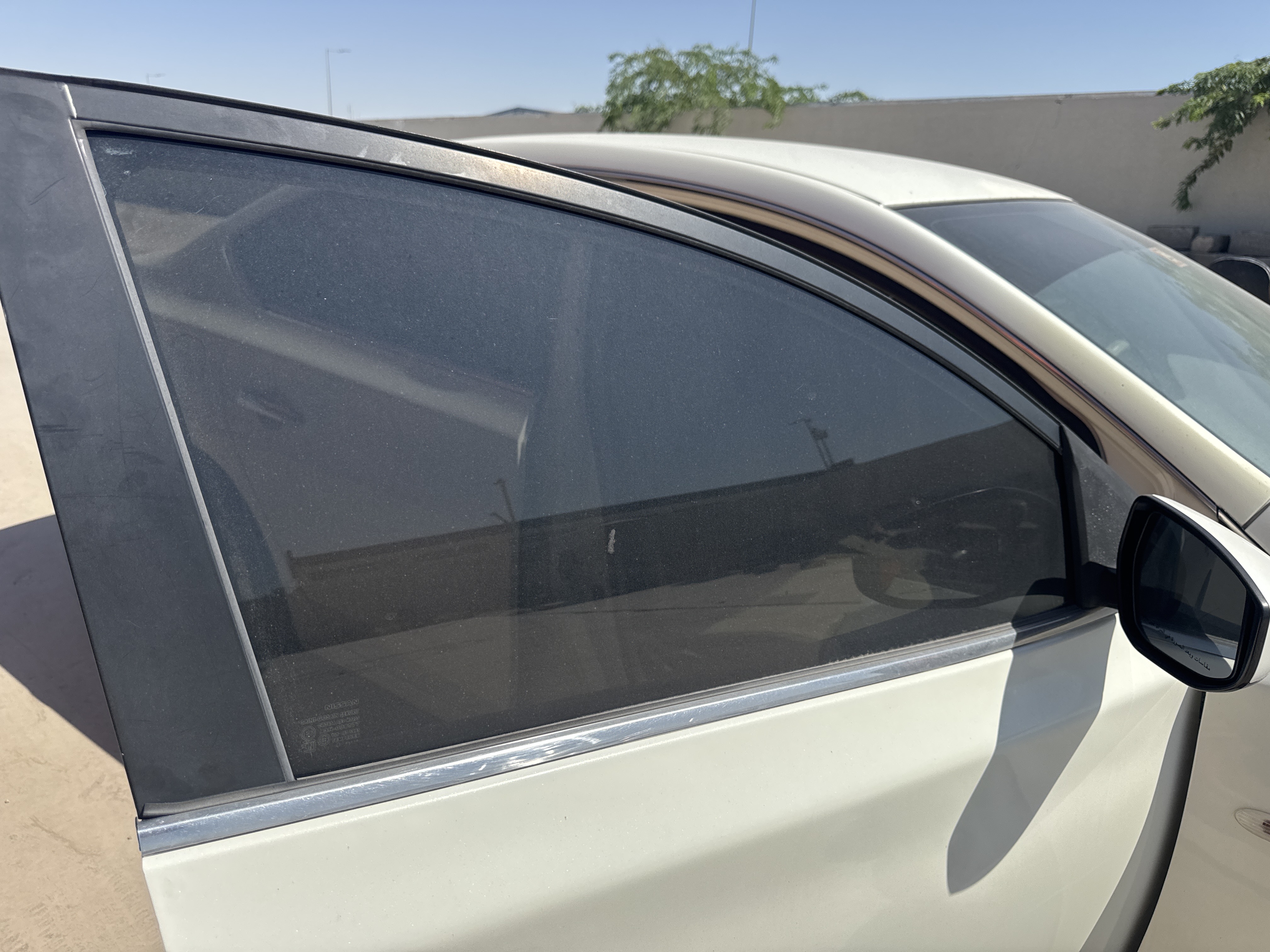 SEV-001-Nissan-Sentra-Sedans-inspection-Exterior-Front-right-door-glass-1