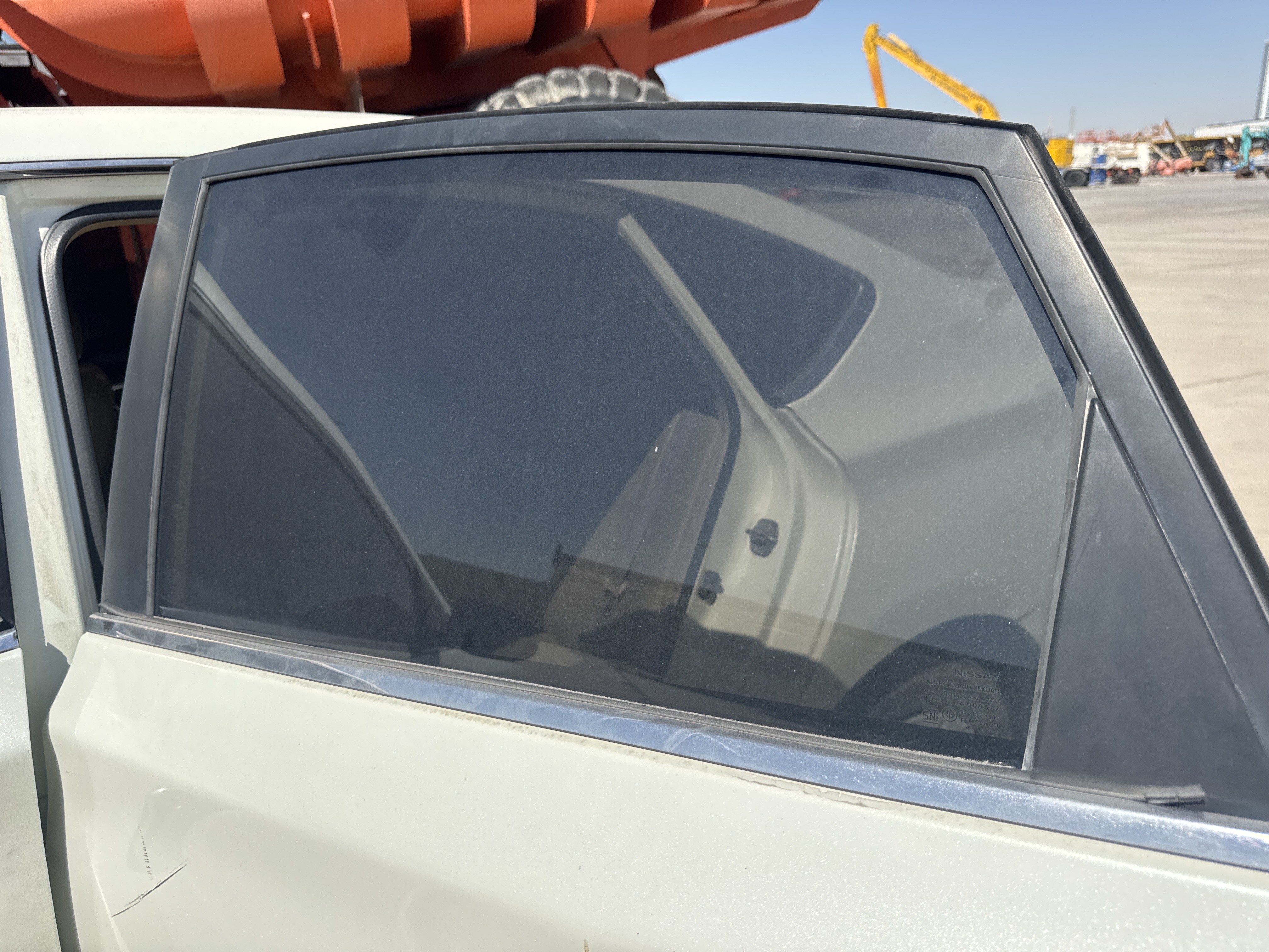 SEV-001-Nissan-Sentra-Sedans-inspection-Exterior-Rear-left-door-glass-1
