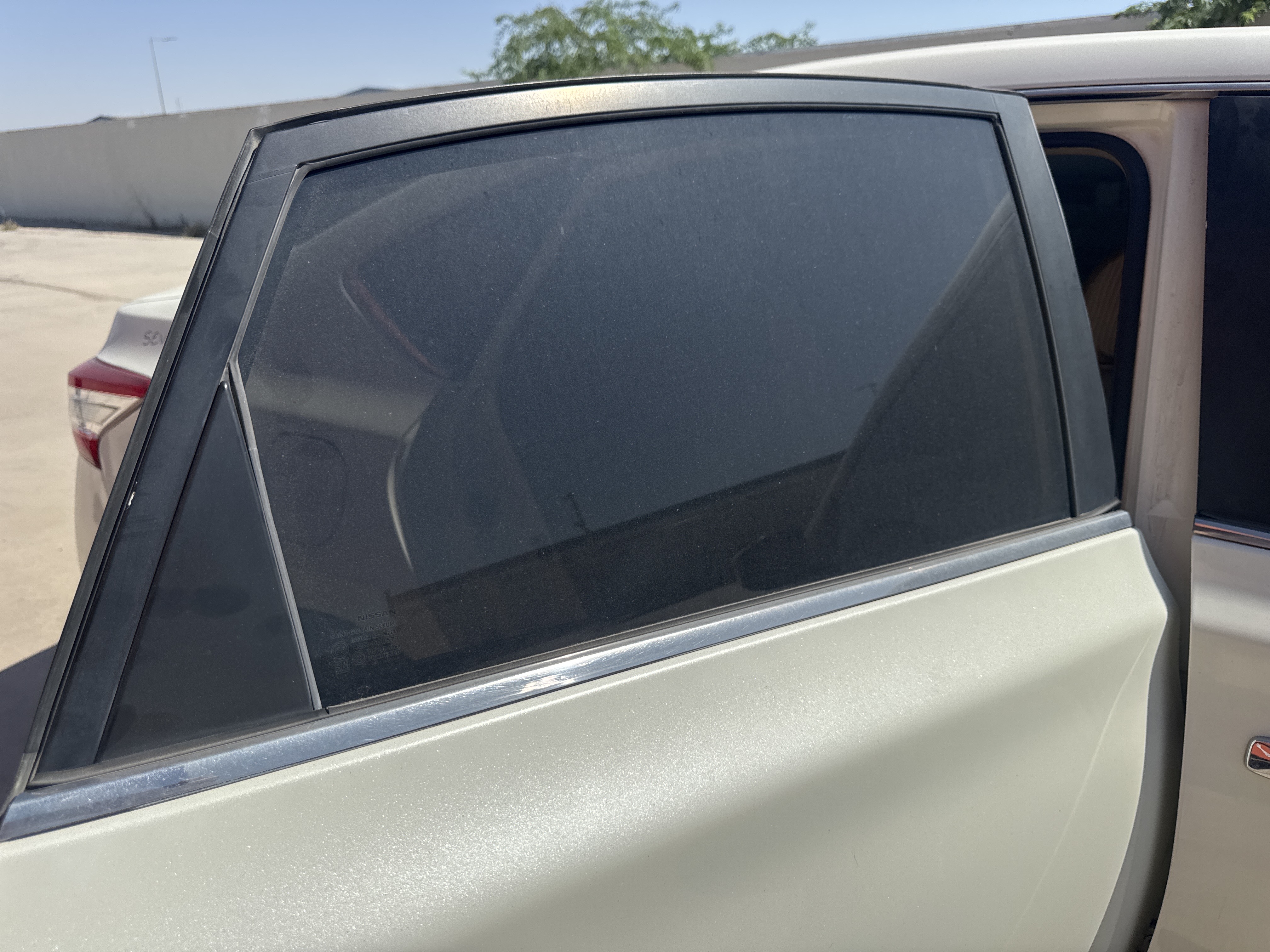 SEV-001-Nissan-Sentra-Sedans-inspection-Exterior-Rear-right-door-glass-1