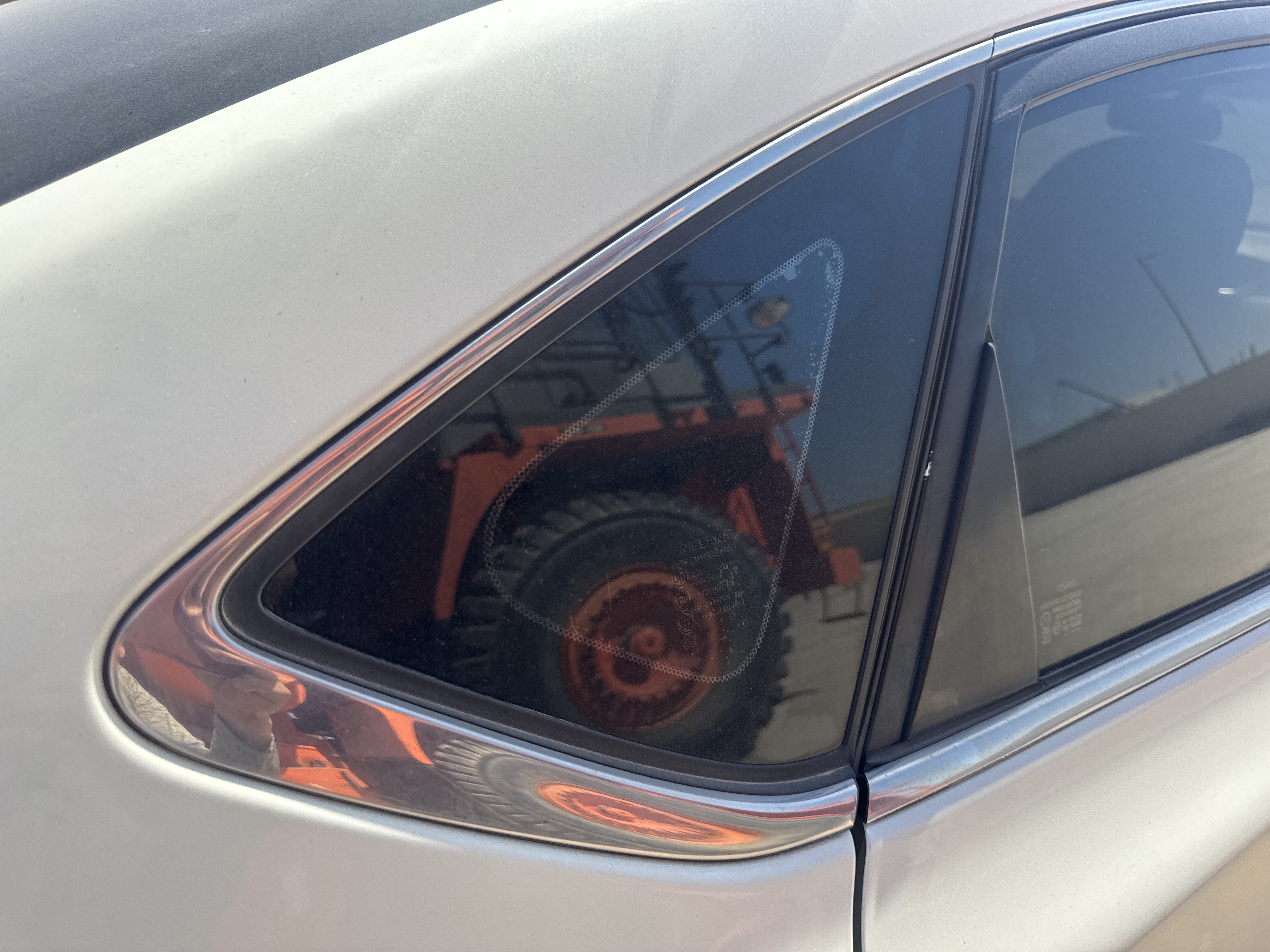 SEV-001-Nissan-Sentra-Sedans-inspection-Exterior-Right-quarter-glass-1