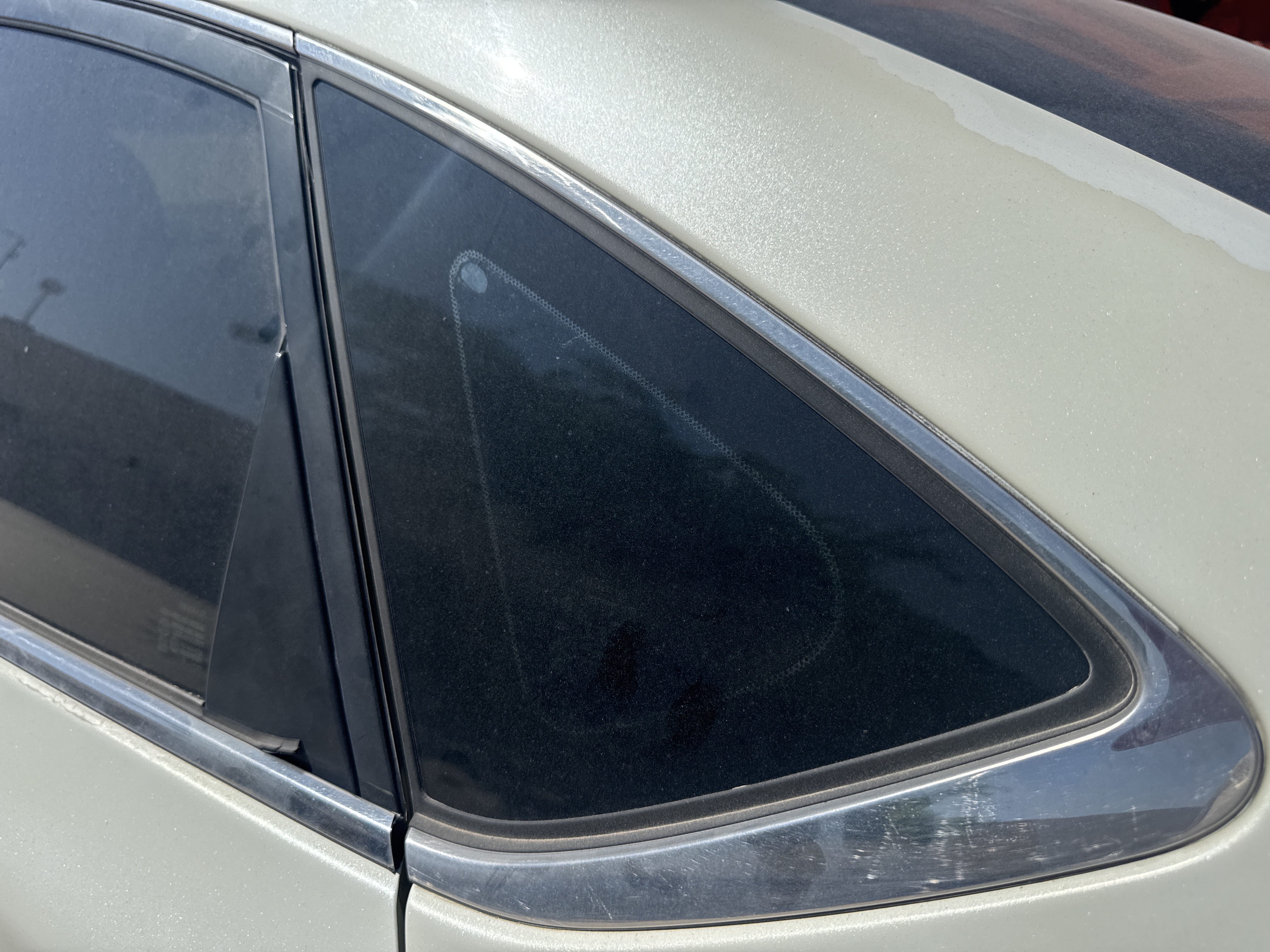 SEV-001-Nissan-Sentra-Sedans-inspection-Exterior-Left-quarter-glass-1