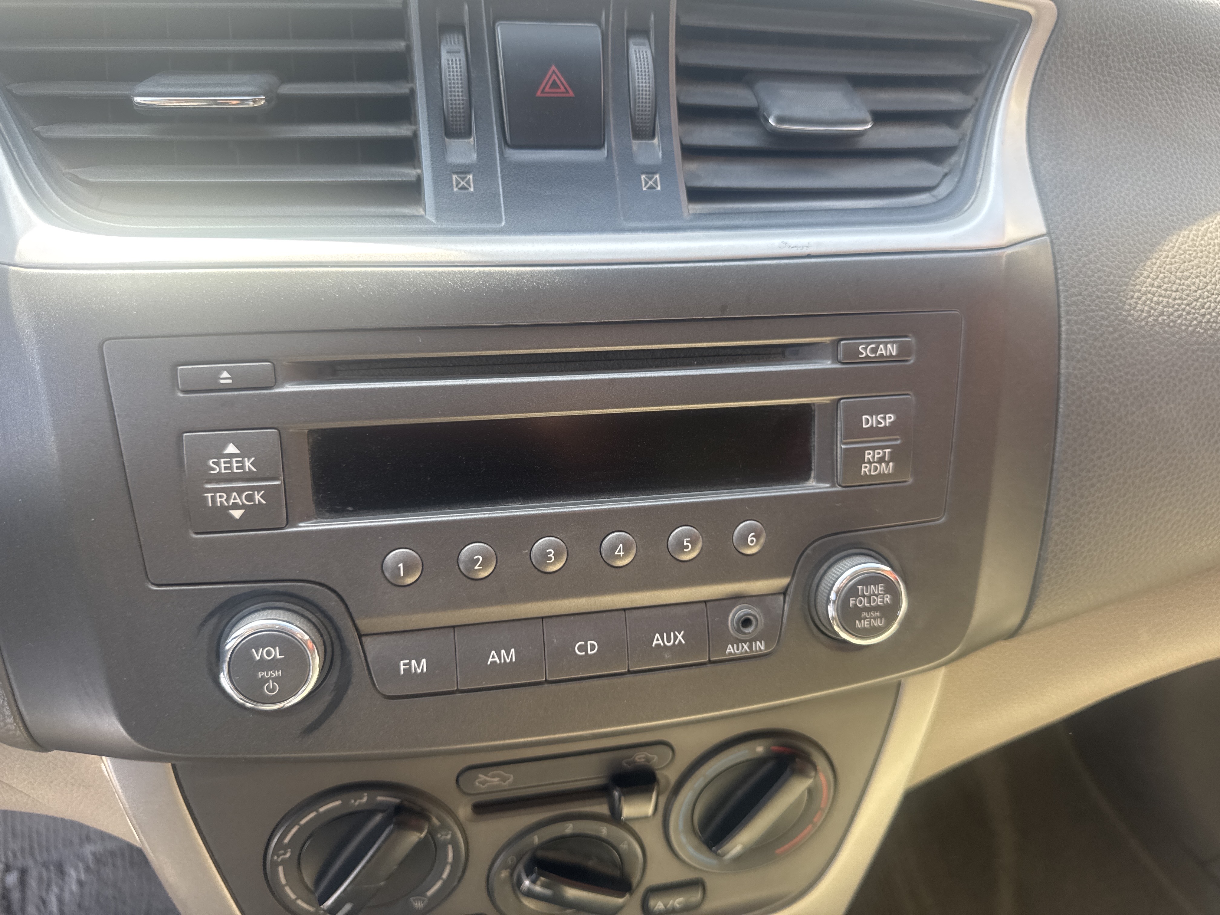 SEV-001-Nissan-Sentra-Sedans-inspection-Electronics-Radio-/-Music-system-1