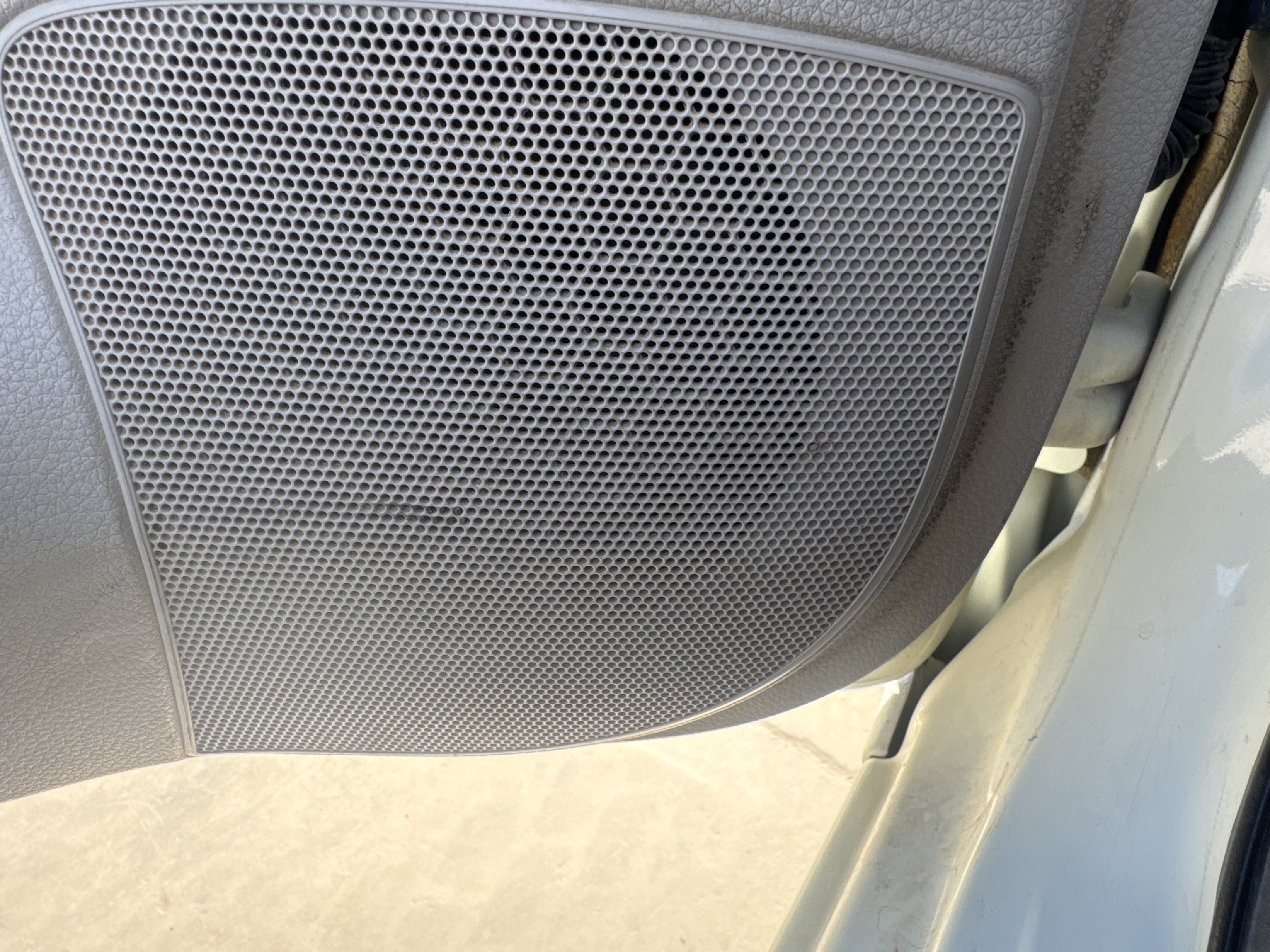 SEV-001-Nissan-Sentra-Sedans-inspection-Electronics-Radio-/-Music-system-1