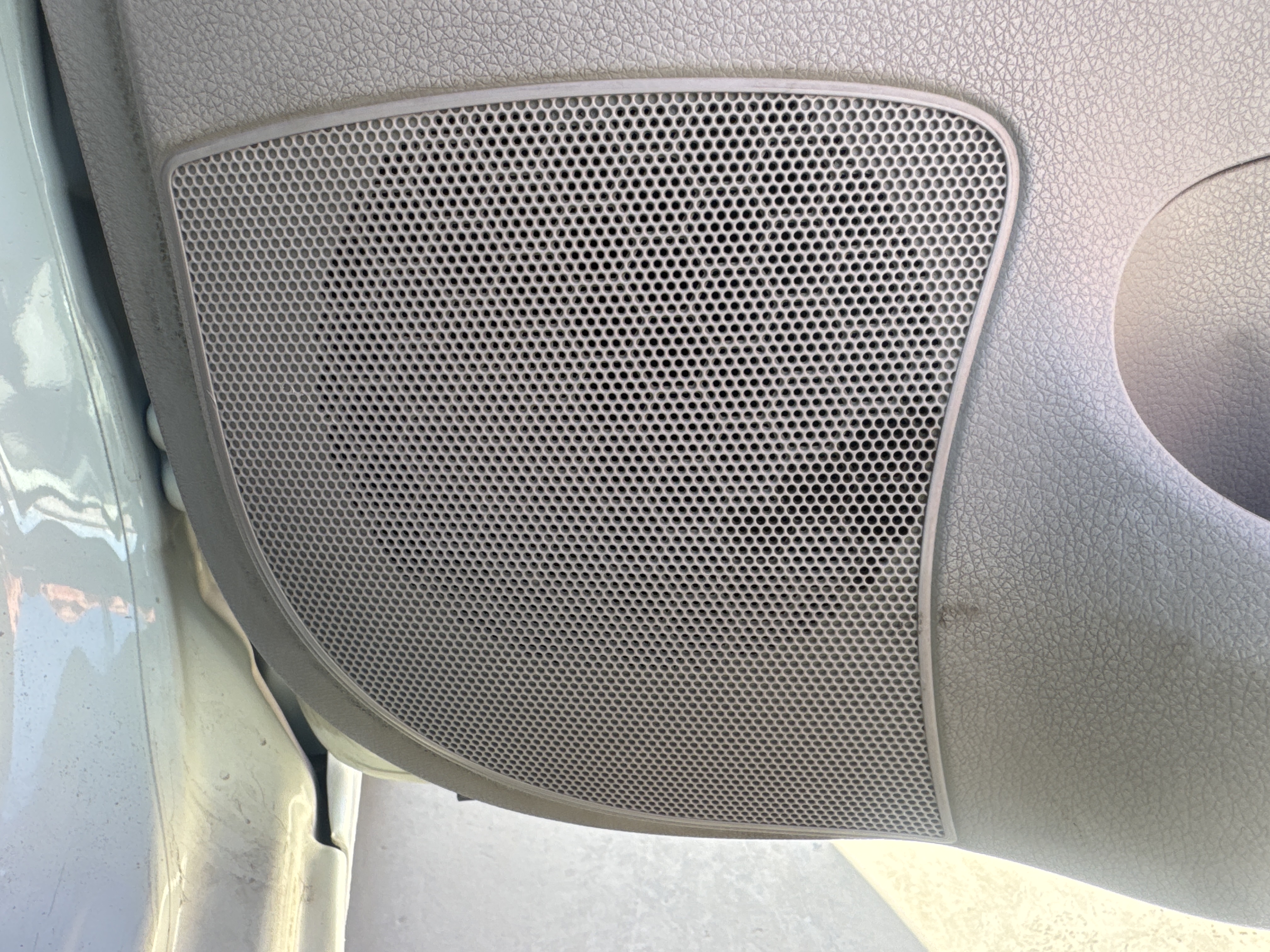 SEV-001-Nissan-Sentra-Sedans-inspection-Electronics-Radio-/-Music-system-1