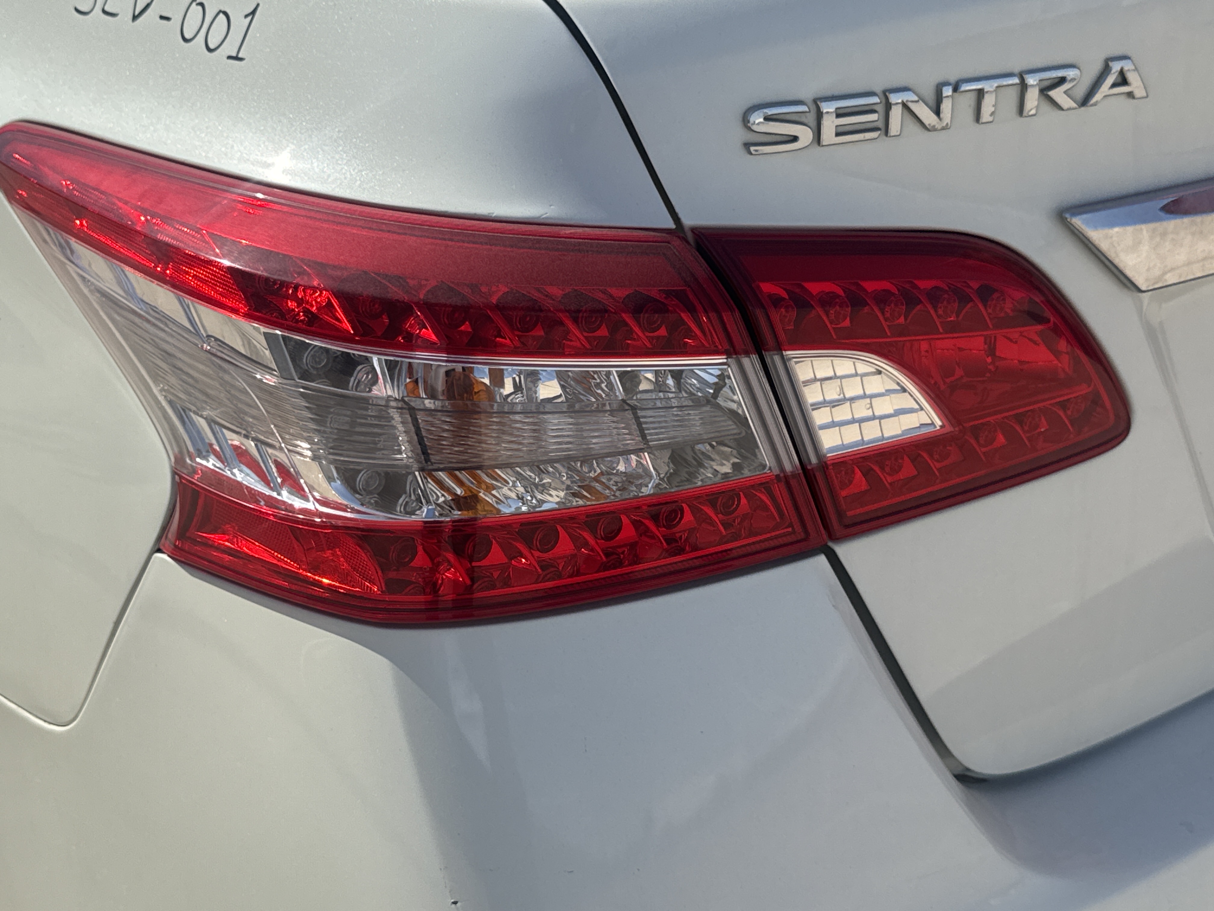 SEV-001-Nissan-Sentra-Sedans-inspection-Electronics-Tail-lamp-1