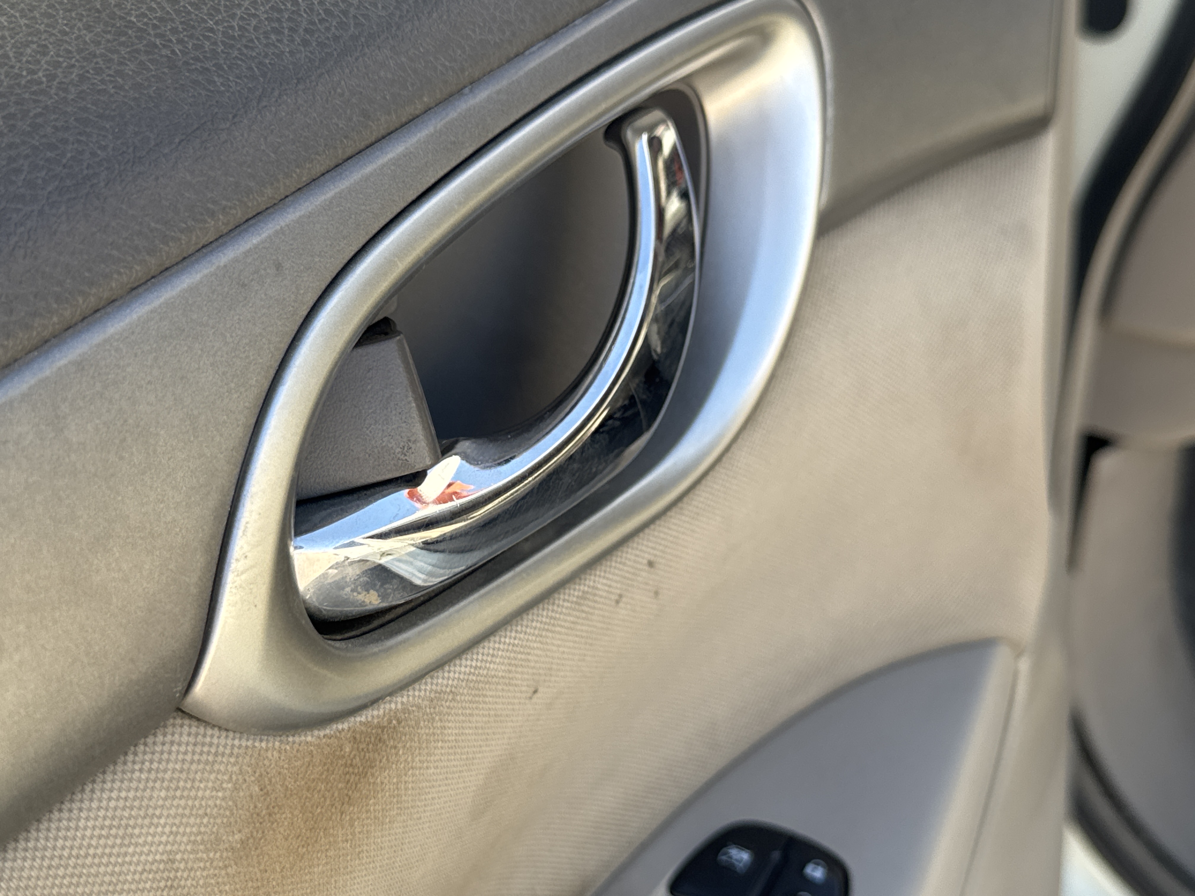 SEV-001-Nissan-Sentra-Sedans-inspection-Interior-Door-handles-1