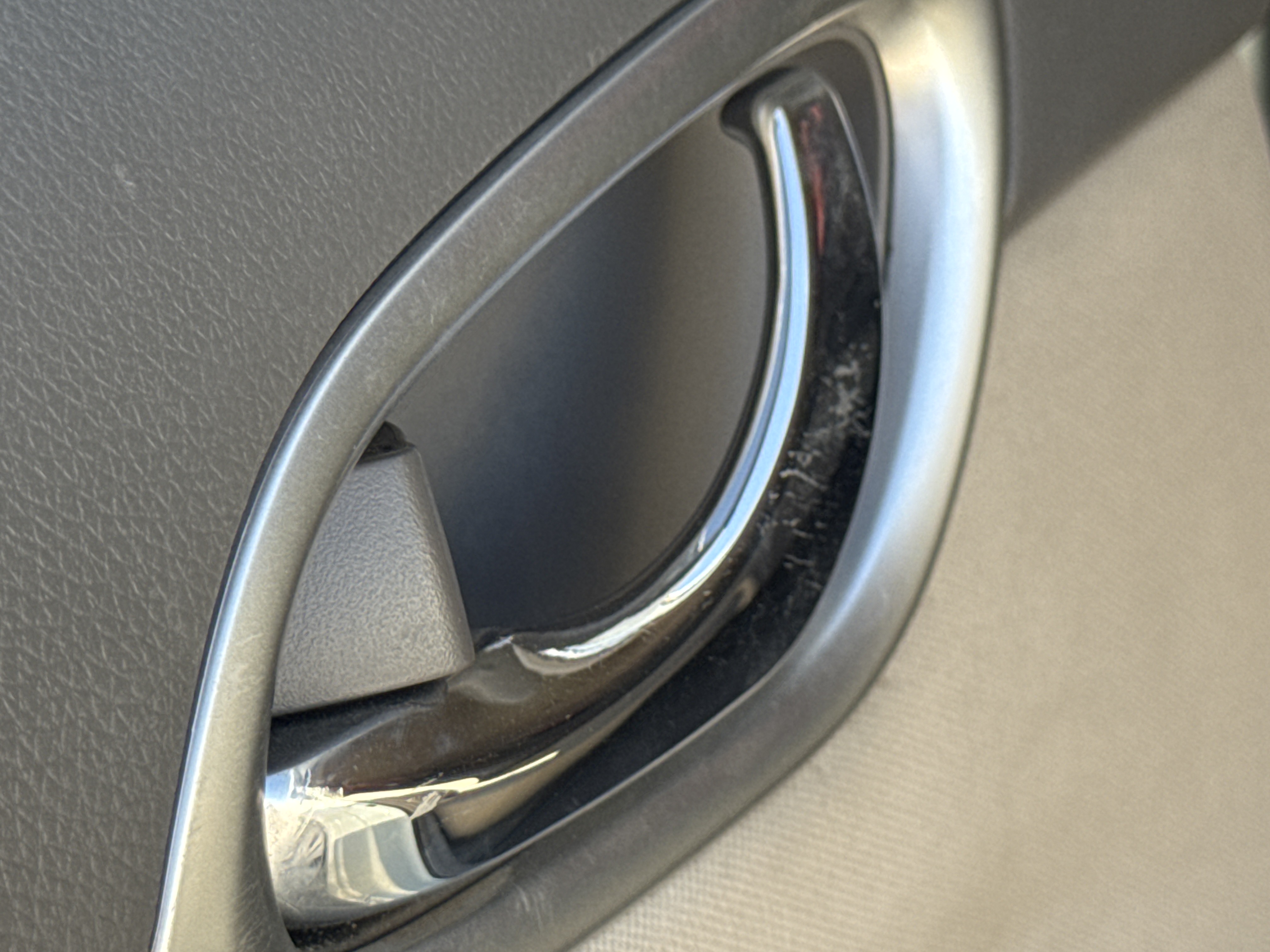 SEV-001-Nissan-Sentra-Sedans-inspection-Interior-Door-handles-1